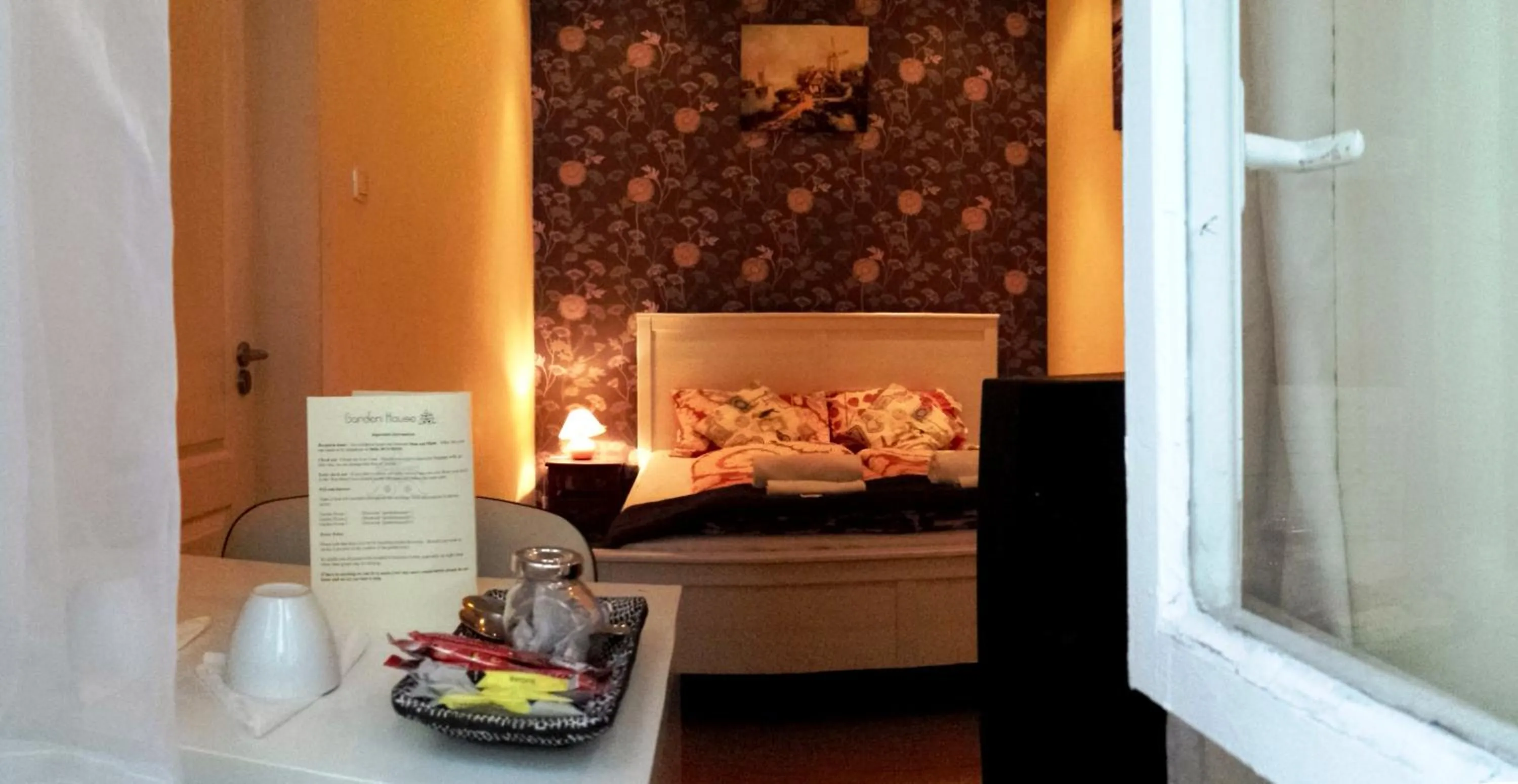 Coffee/tea facilities, Bed in Garden House