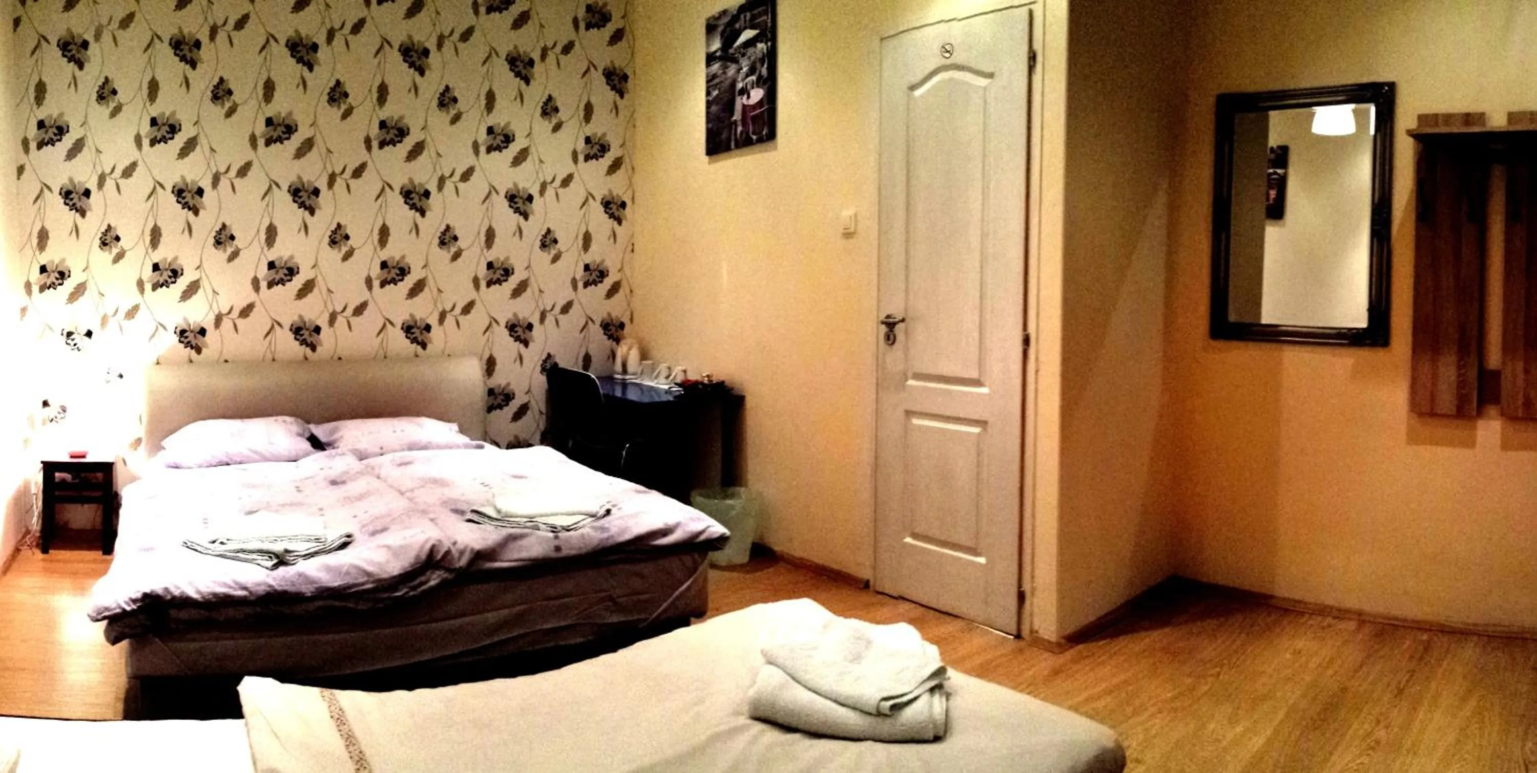 Bedroom, Bed in Garden House