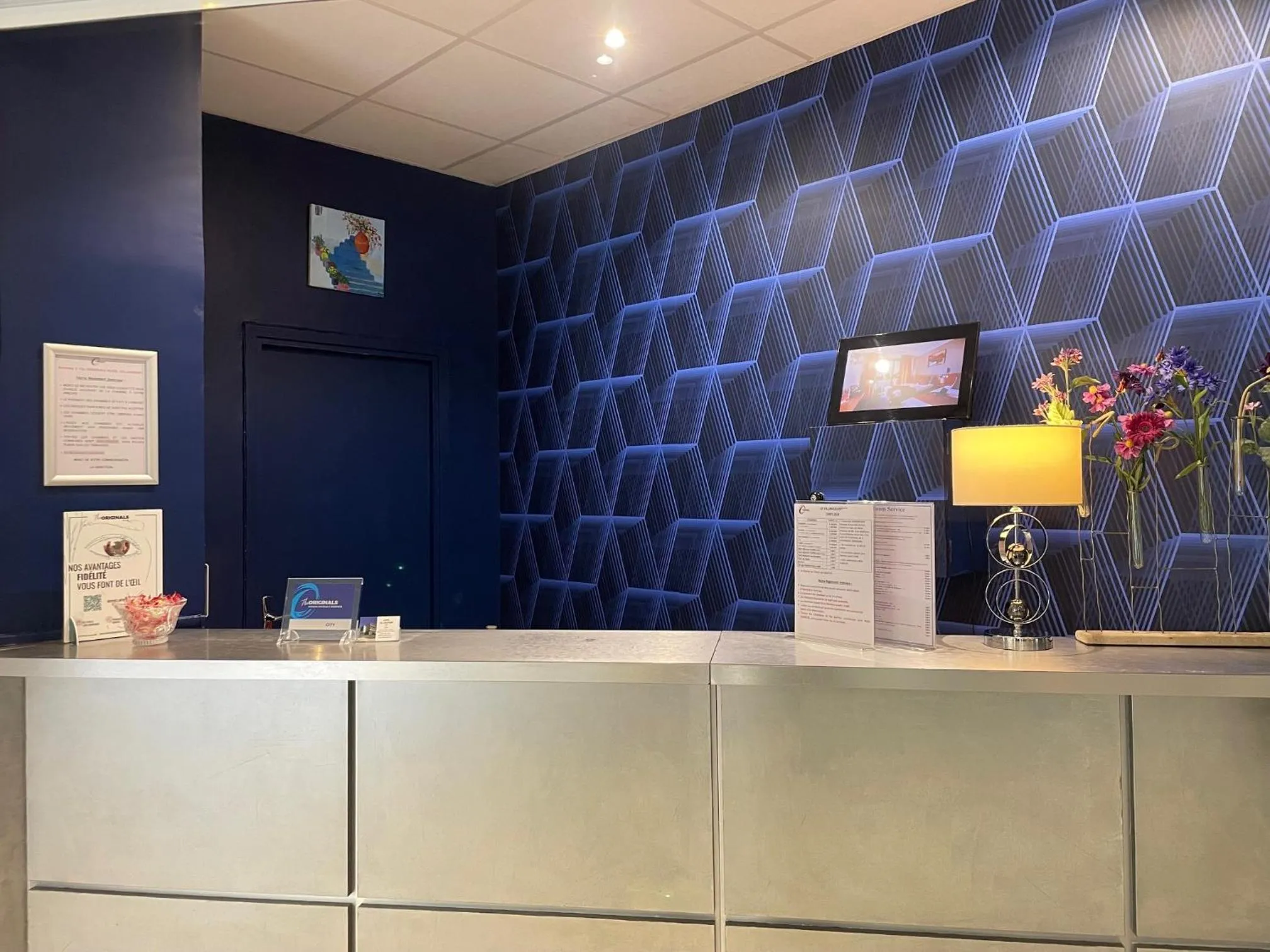 Lobby or reception in The Originals City, Hôtel Villancourt, Grenoble Sud