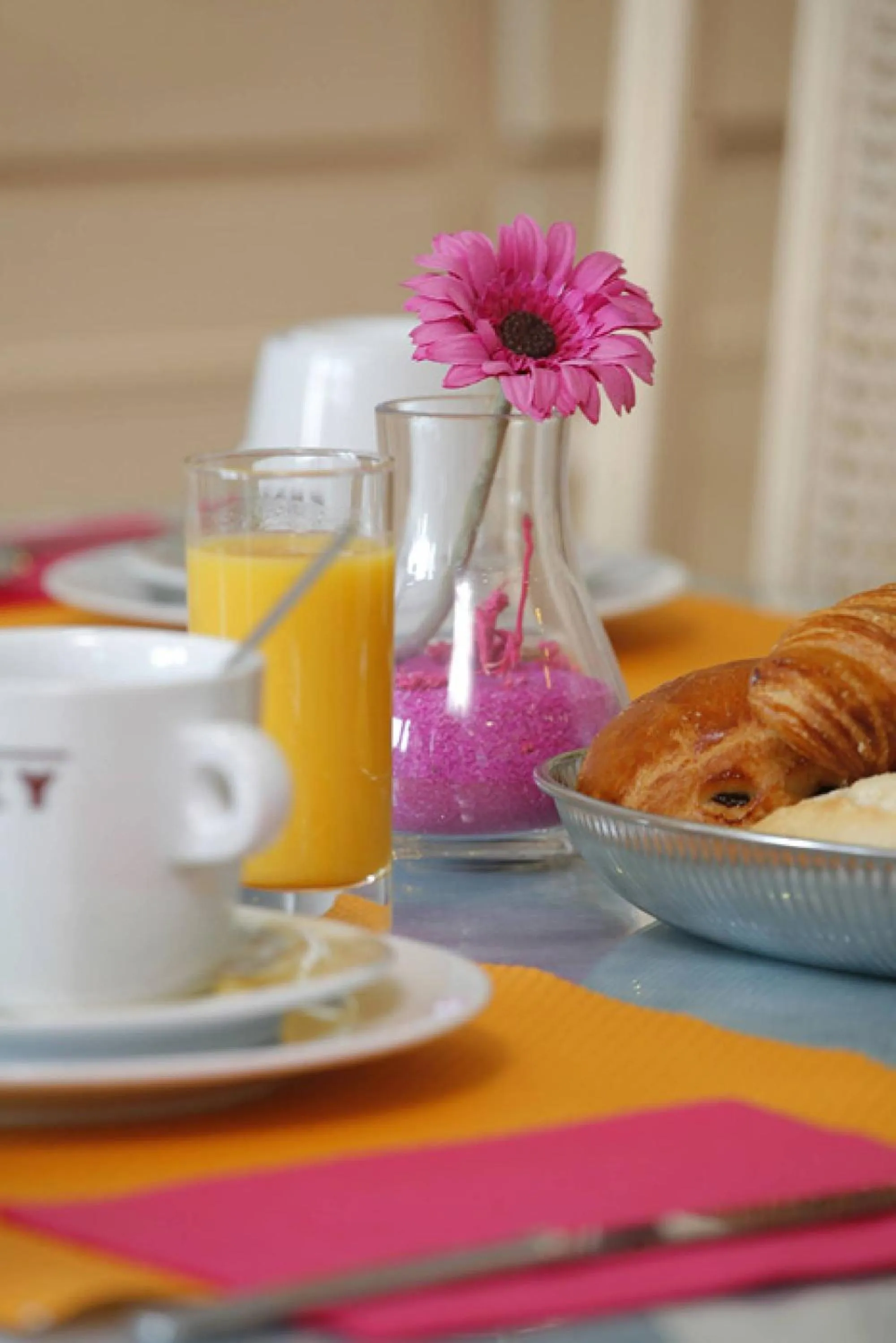 Buffet breakfast in The Originals City, Hôtel Villancourt, Grenoble Sud