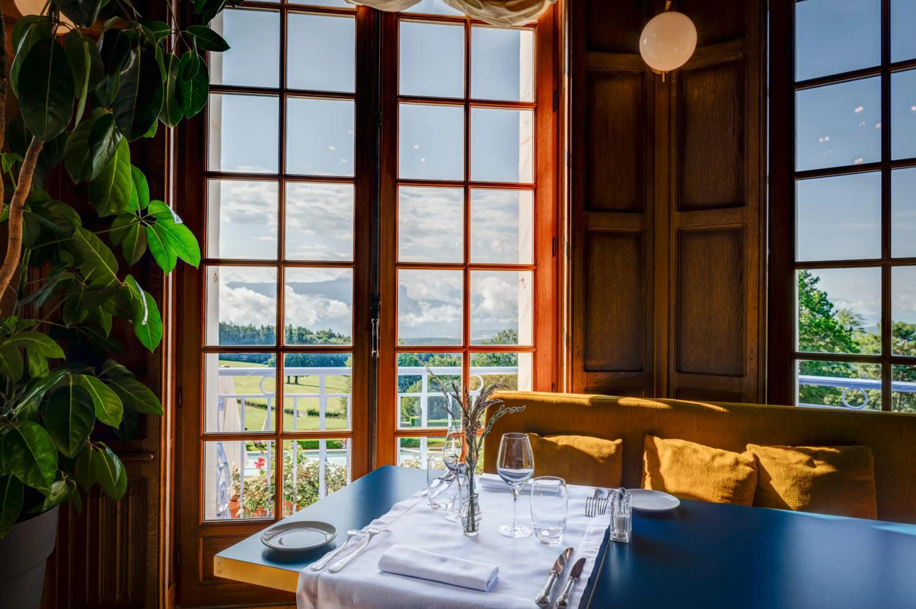 Restaurant/places to eat in Château des Avenieres