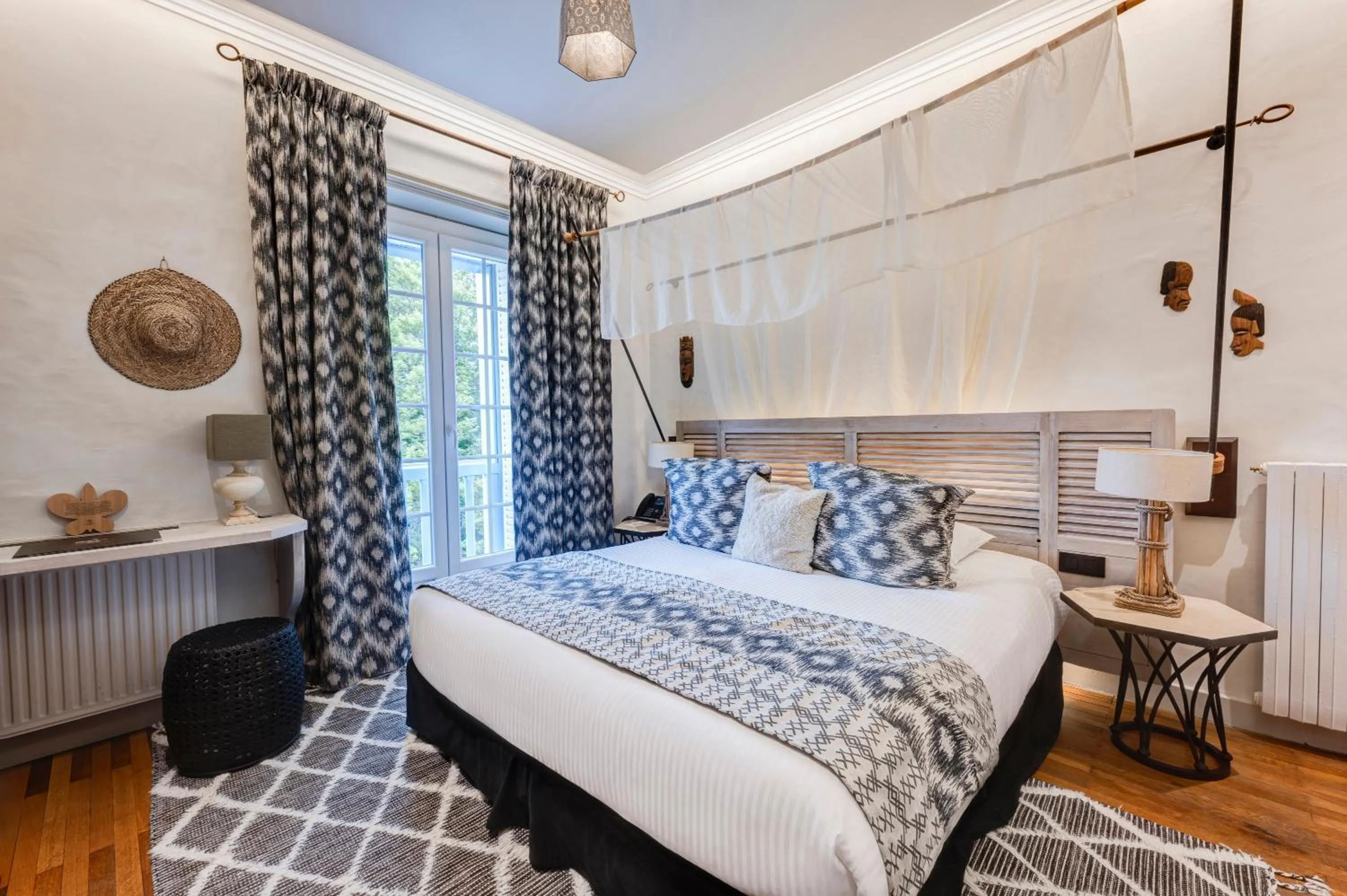 Bed in Château des Avenieres