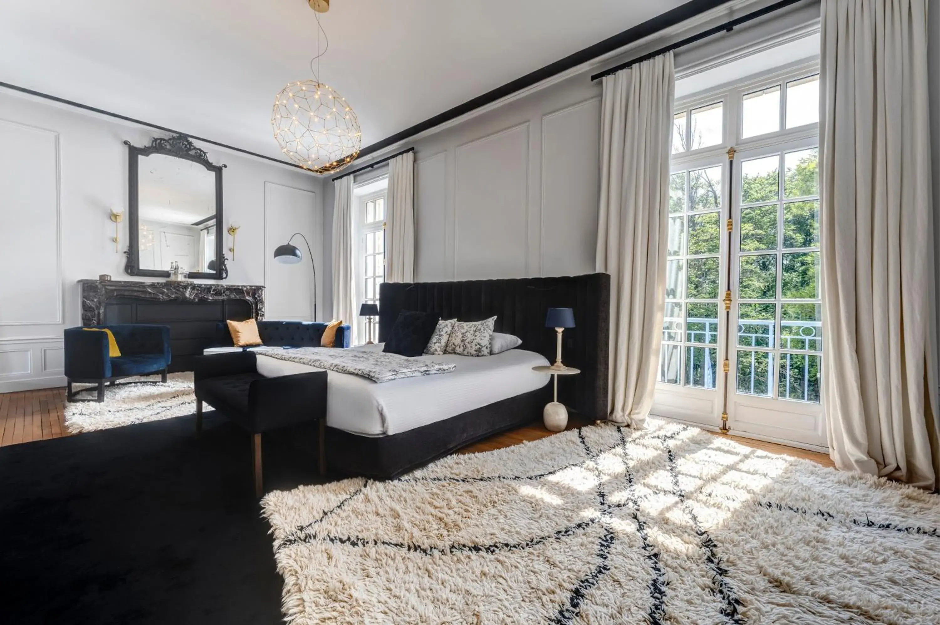 Deluxe Room at the Chateau in Château des Avenieres Deluxe Room at the Chateau in Château des Avenieres