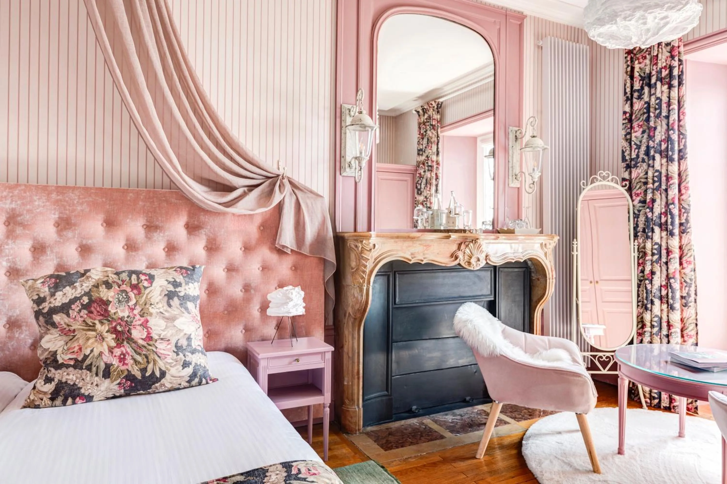 Bed in Château des Avenieres