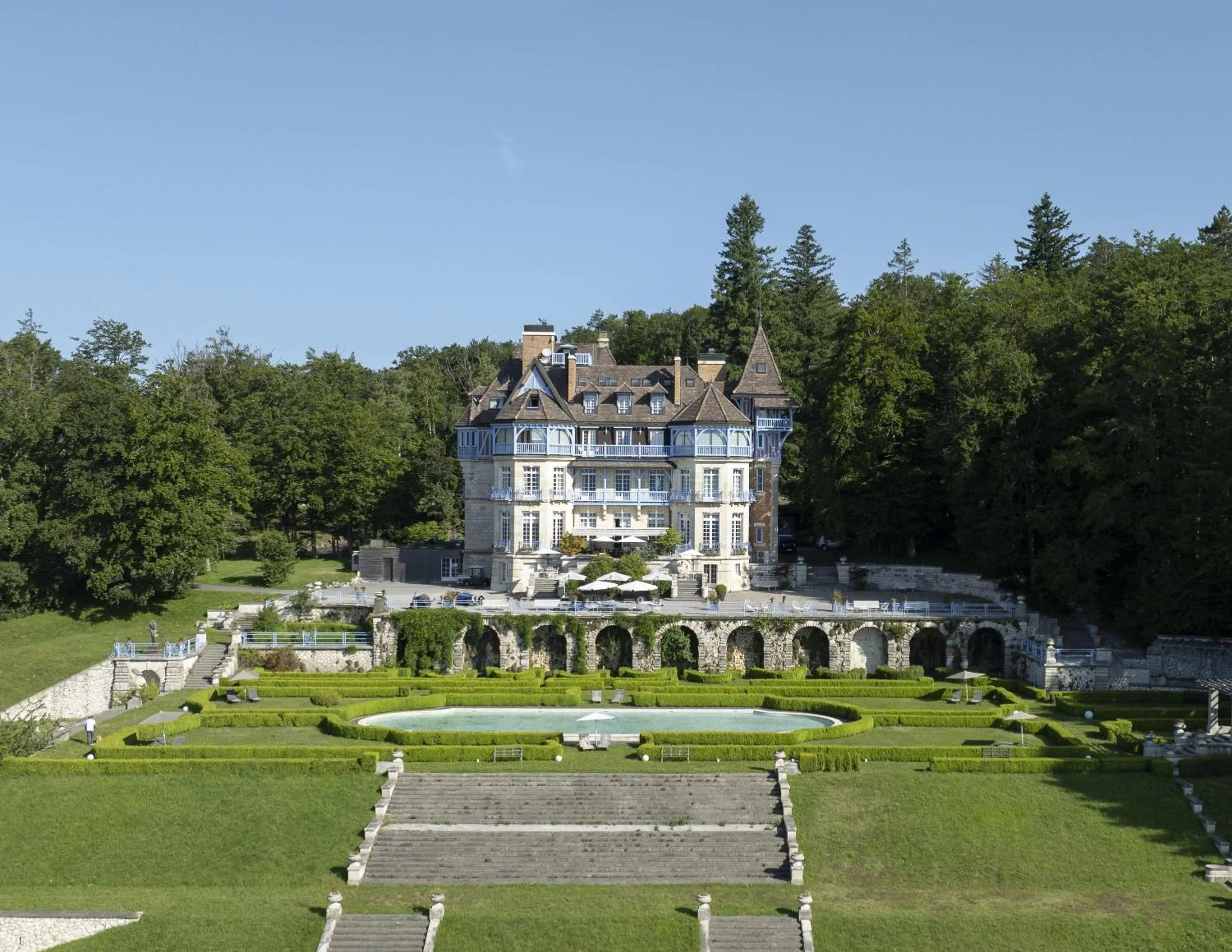 Property building in Château des Avenieres