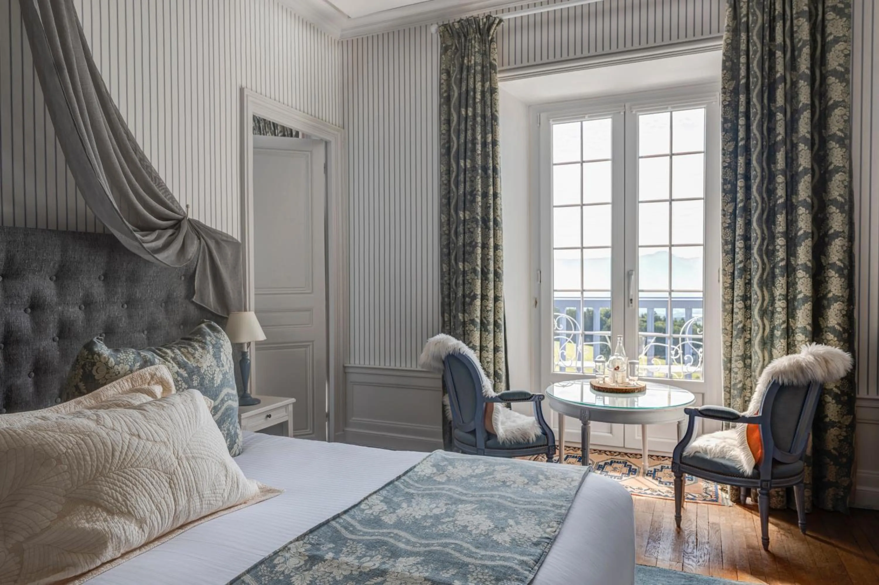 Bed in Château des Avenieres