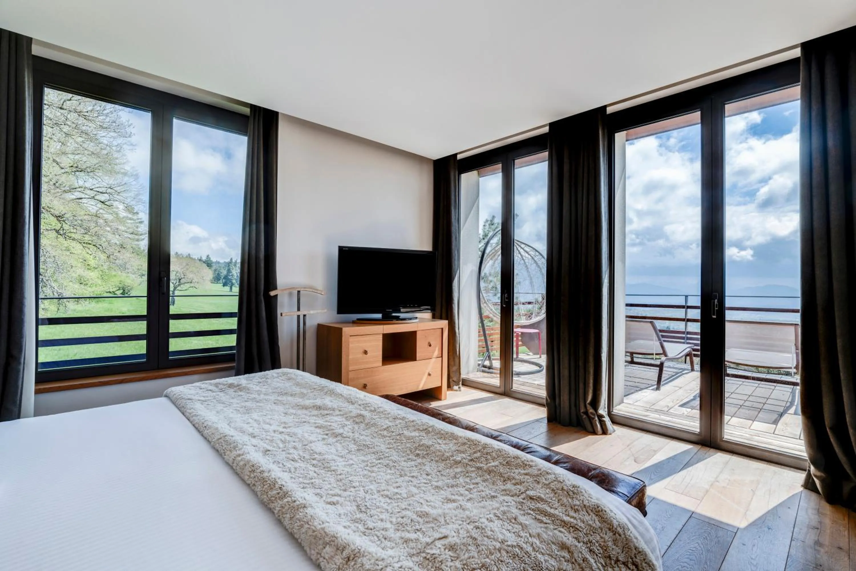 Bed in Château des Avenieres