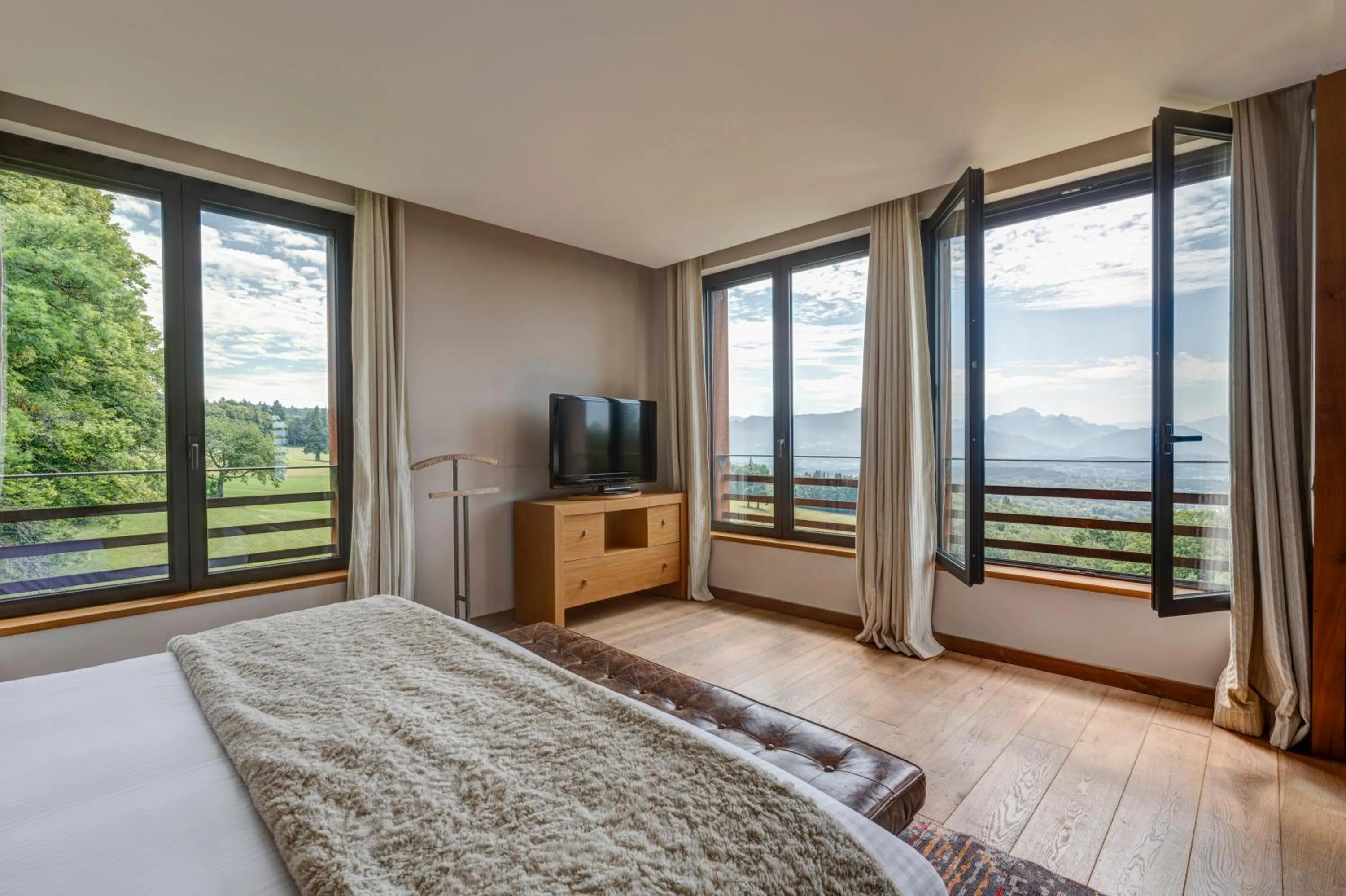 Bed in Château des Avenieres