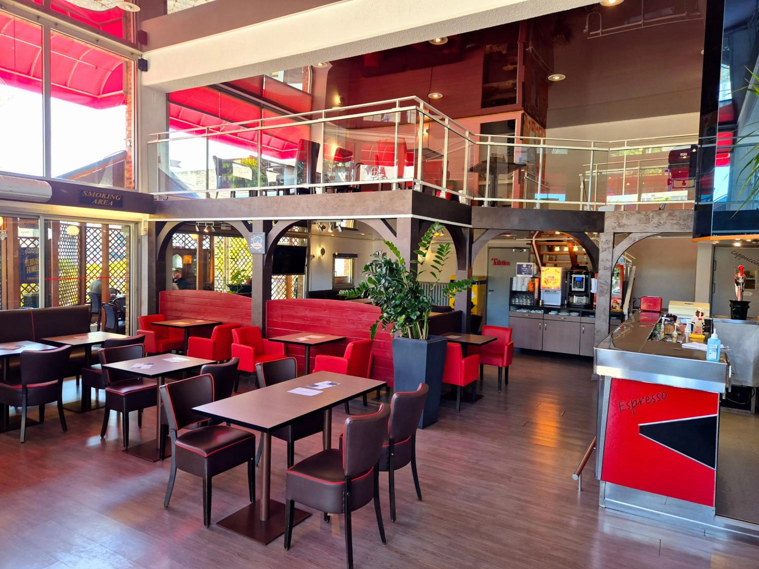 Restaurant/places to eat in Arche Hotel