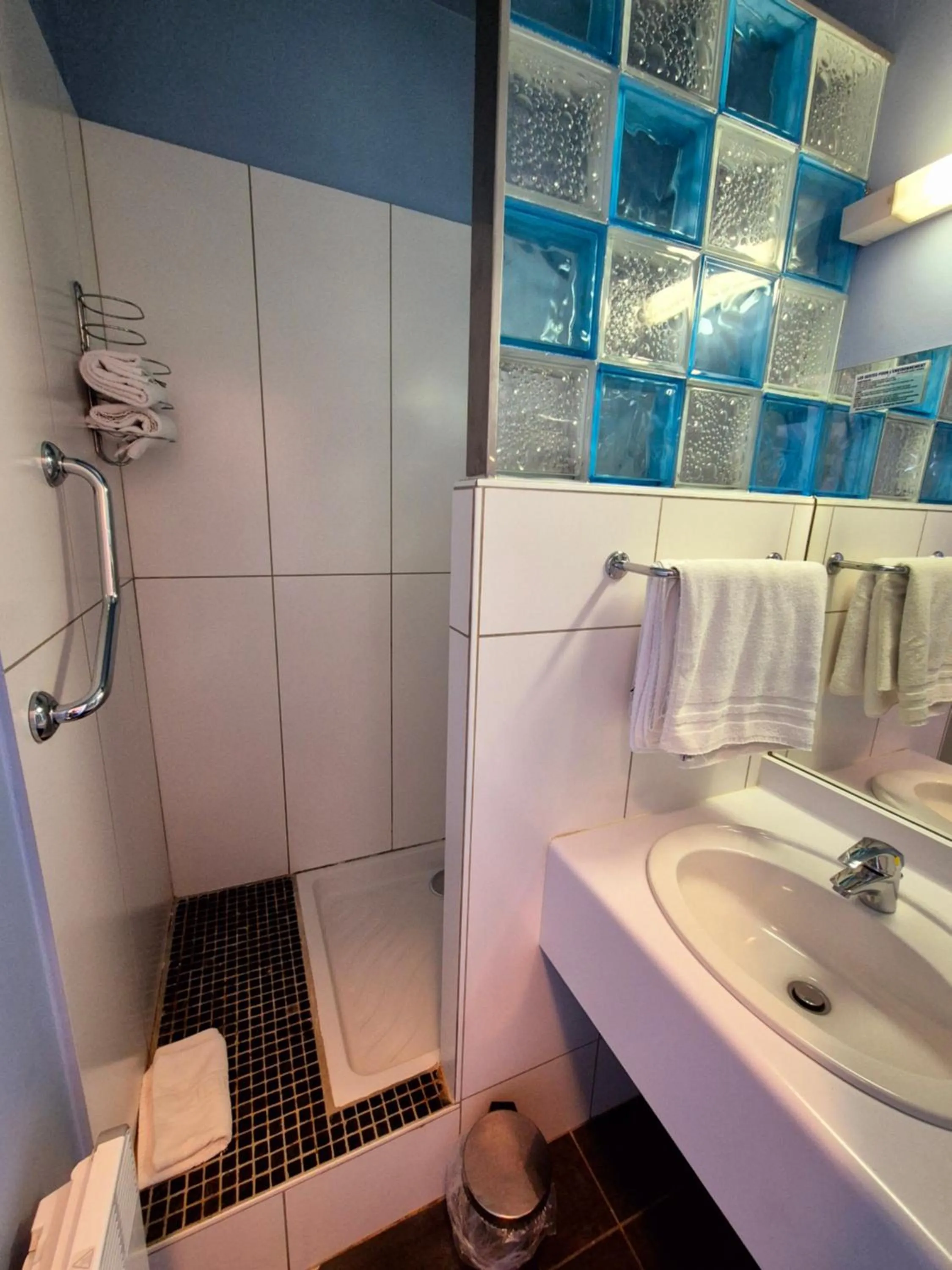 Shower in Arche Hotel