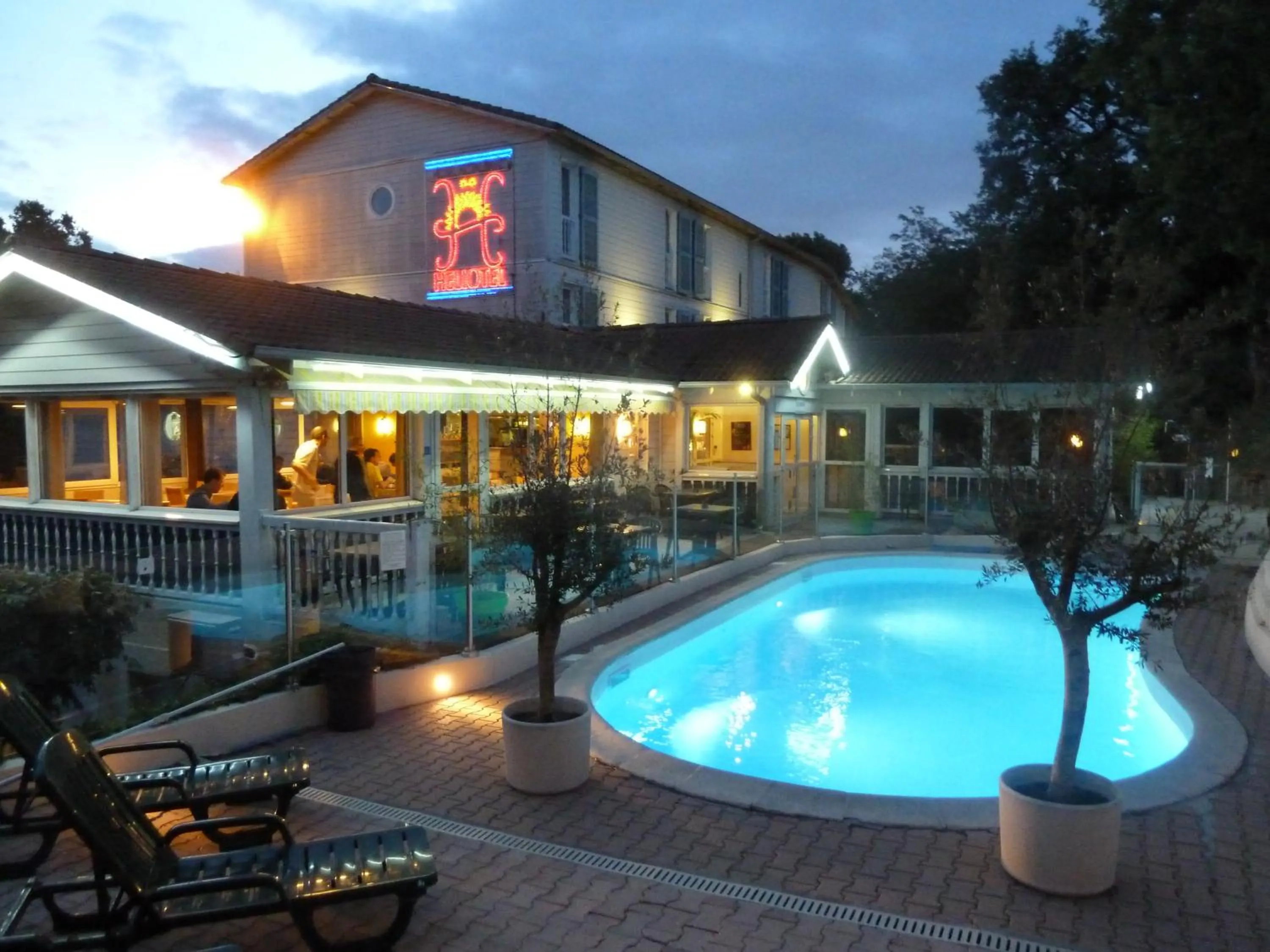 Swimming pool in Hotel & Restaurant Heliotel