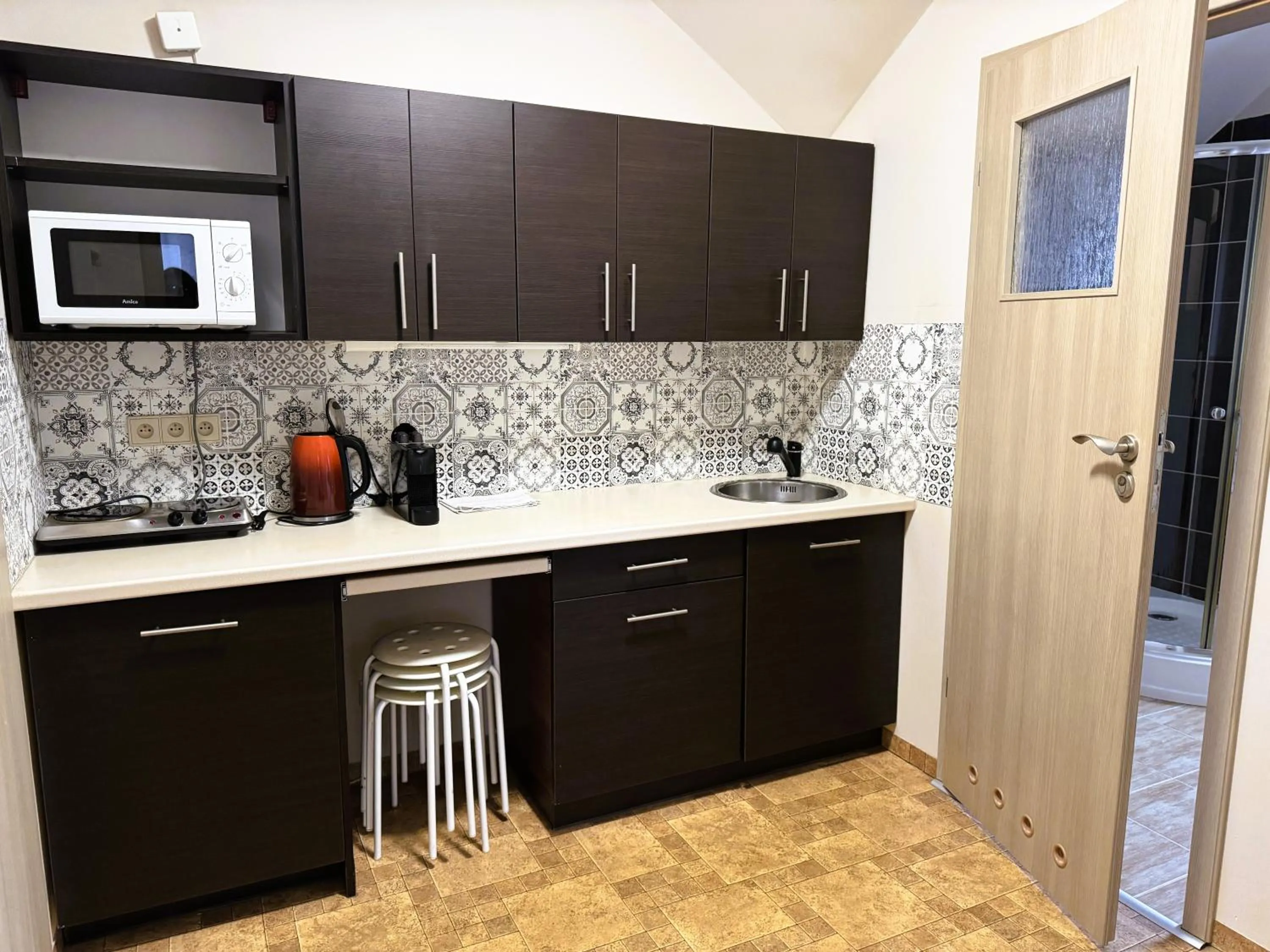 Kitchen or kitchenette in ApartamentyKudowa - Willa Pod Dębami z ogrodem i parkingiem,