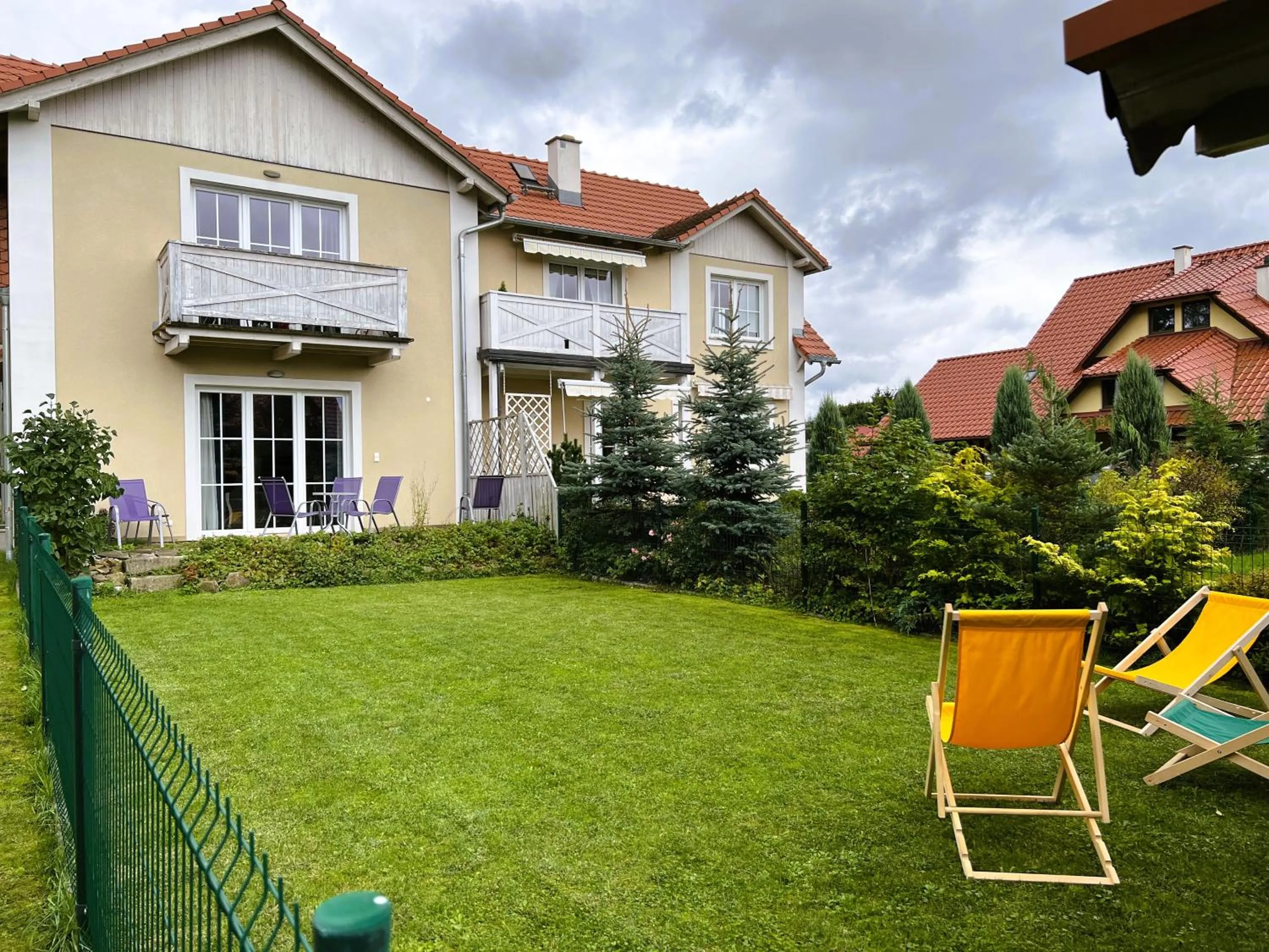 Property building in ApartamentyKudowa - Willa Pod Dębami z ogrodem i parkingiem,