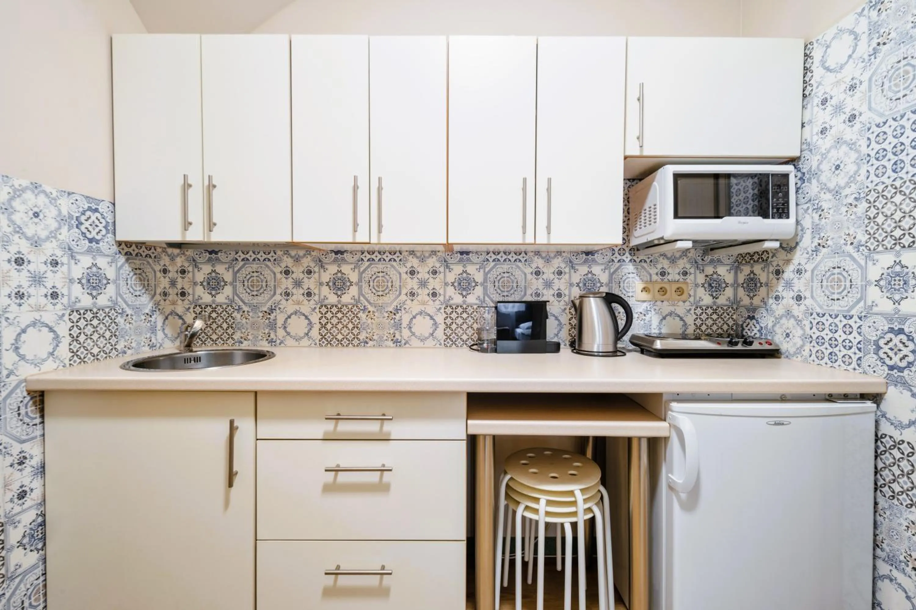 Coffee/tea facilities in ApartamentyKudowa - Willa Pod Dębami z ogrodem i parkingiem,