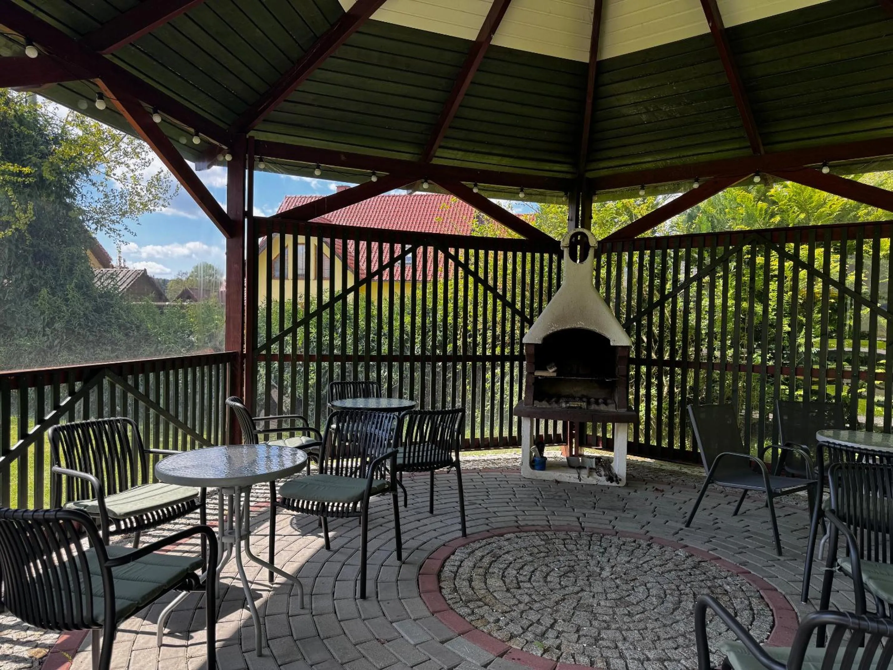 BBQ facilities in ApartamentyKudowa - Willa Pod Dębami z ogrodem i parkingiem,