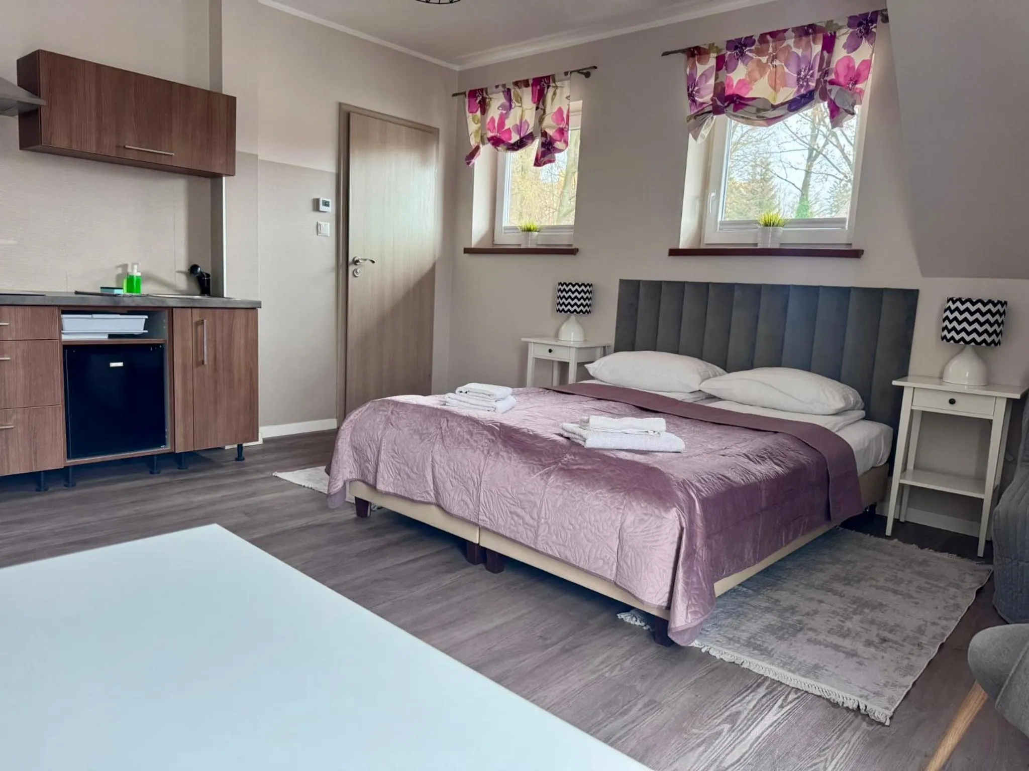 Bed in ApartamentyKudowa - Willa Pod Dębami z ogrodem i parkingiem,