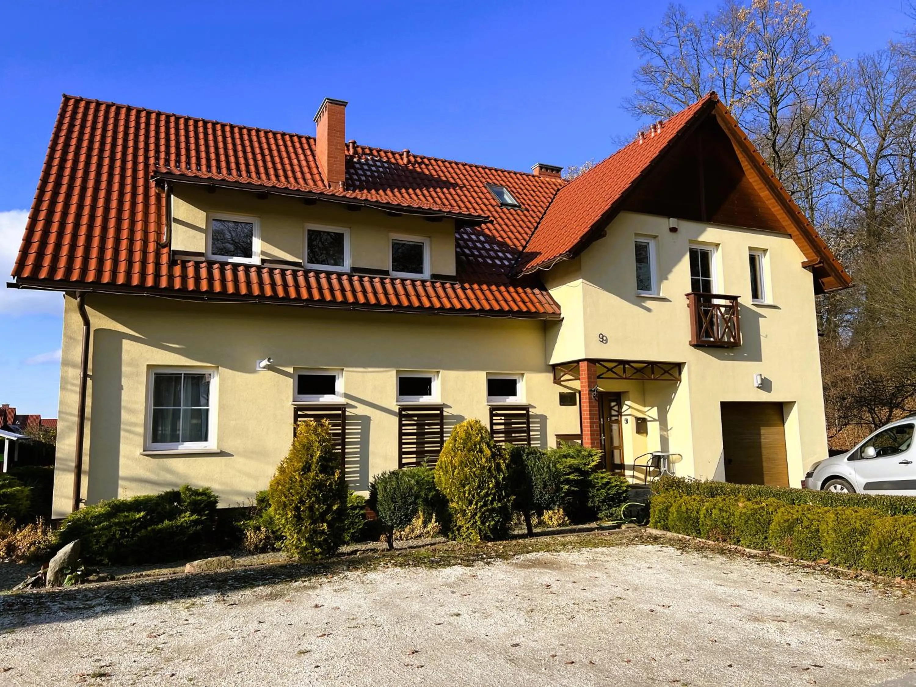 Property building in ApartamentyKudowa - Willa Pod Dębami z ogrodem i parkingiem,