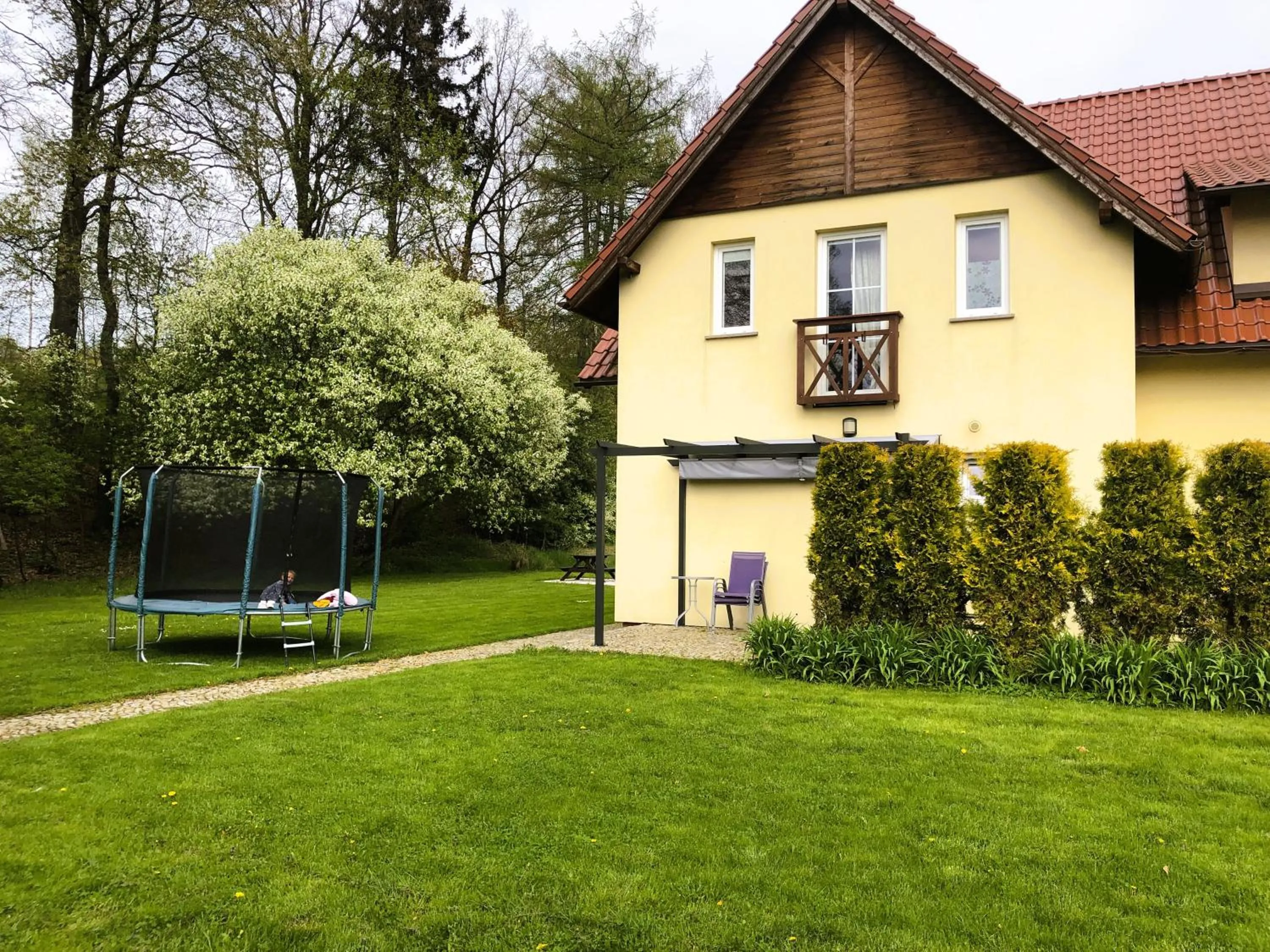 Property building in ApartamentyKudowa - Willa Pod Dębami z ogrodem i parkingiem,