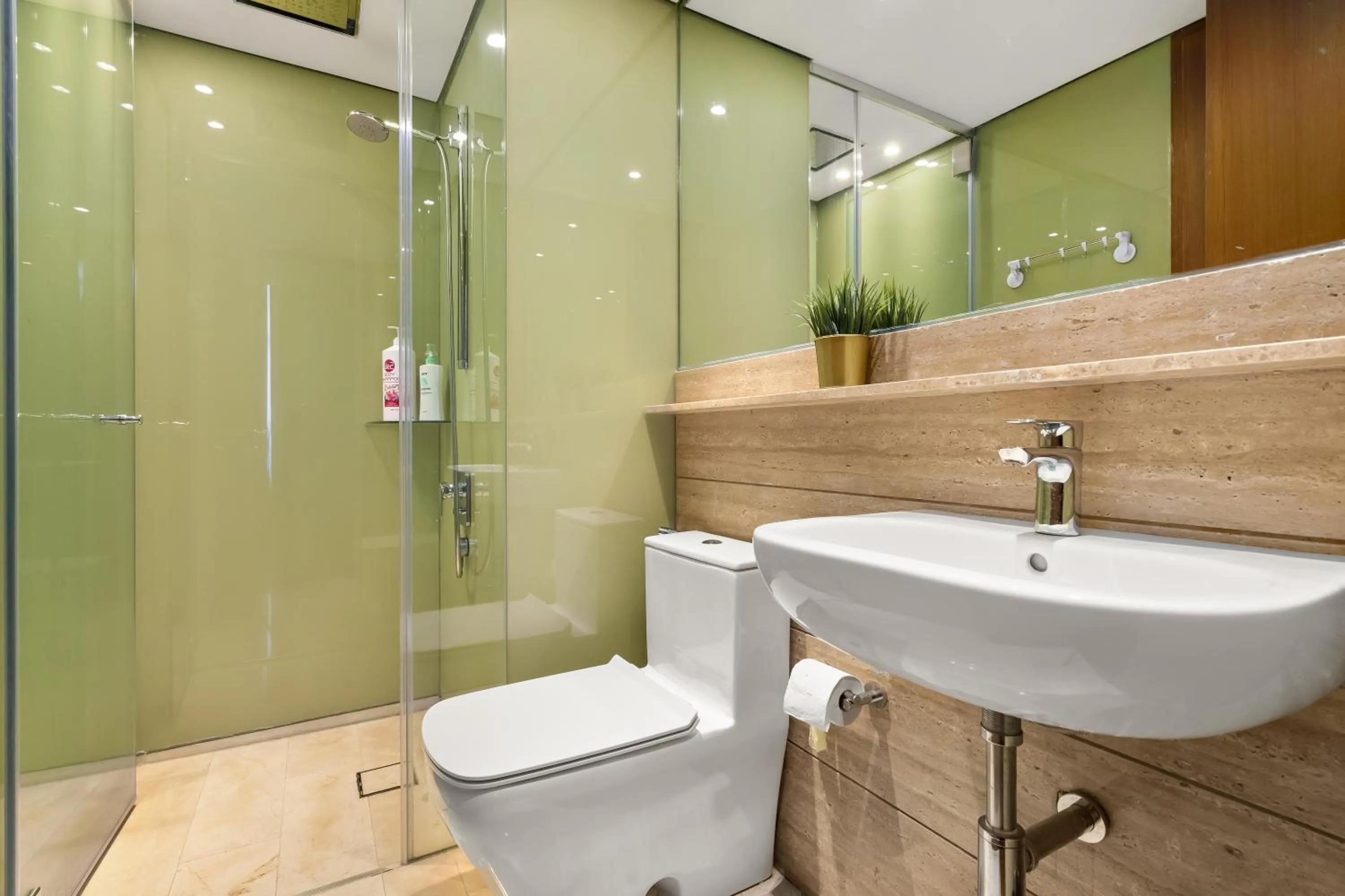 Bathroom in KLCC Homestay Vacation Sky Suites KLCC Birdy Stay