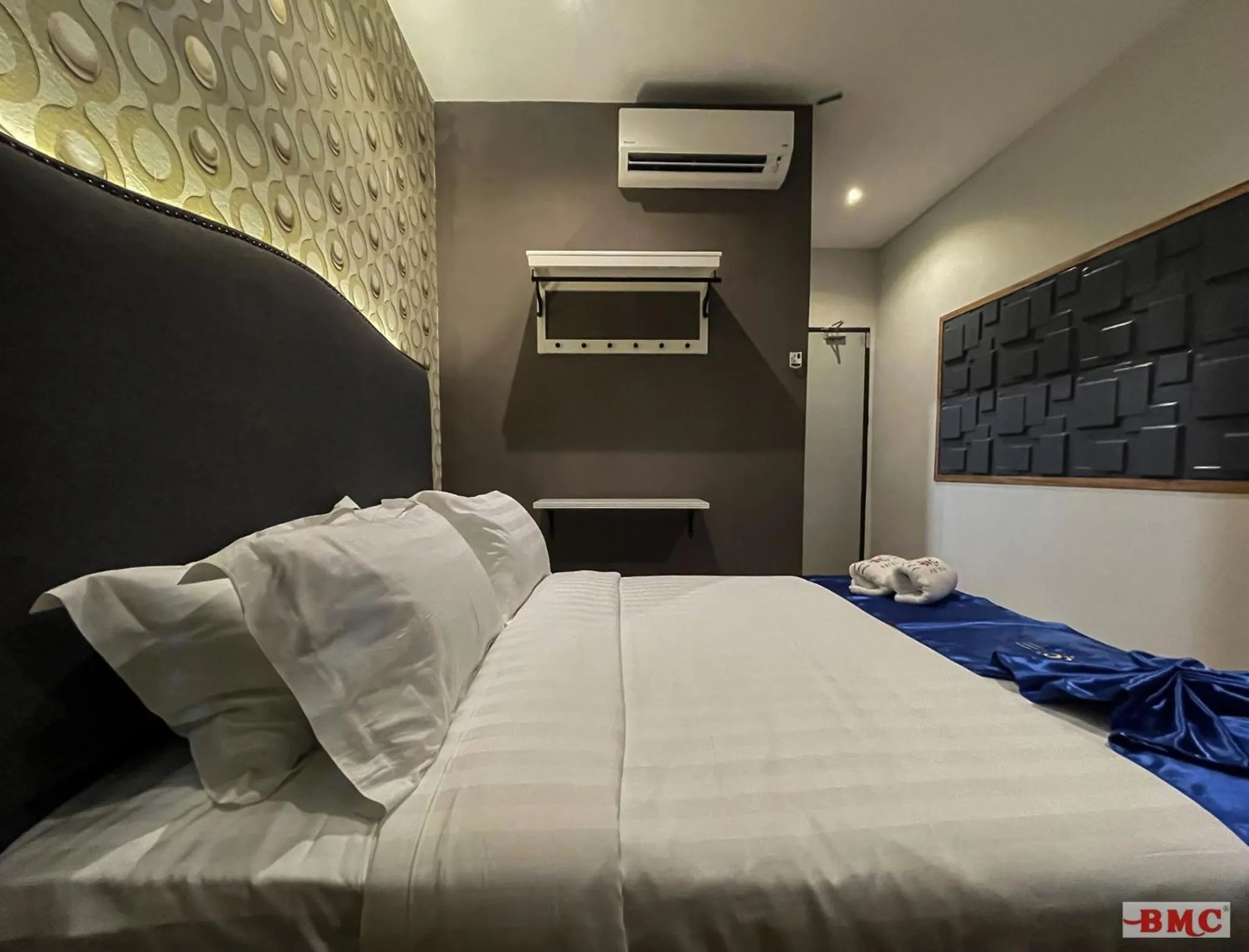 Bedroom in BMC Hotel