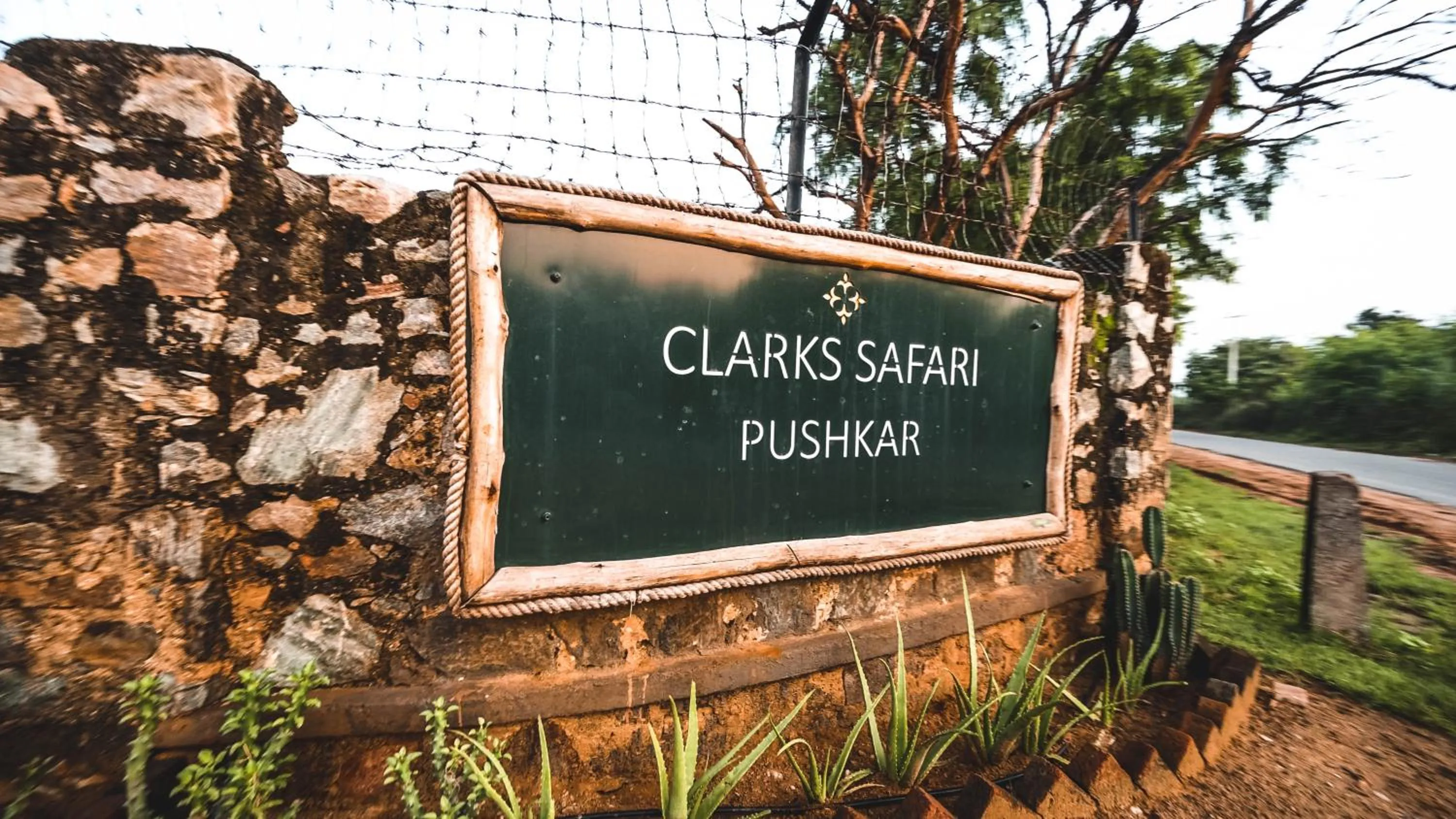 Facade/entrance in Clarks Safari Pushkar