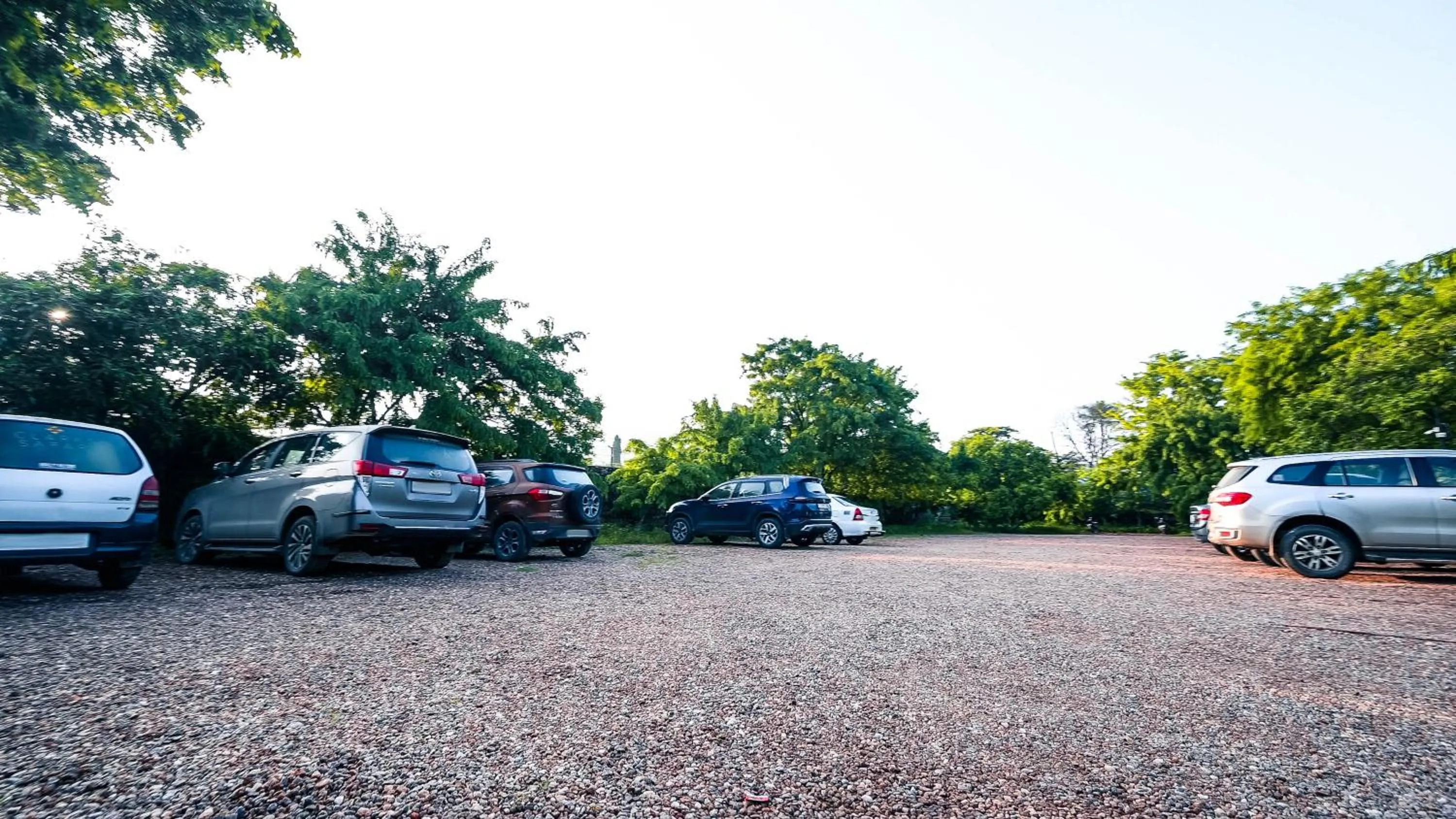 Parking in Clarks Safari Pushkar