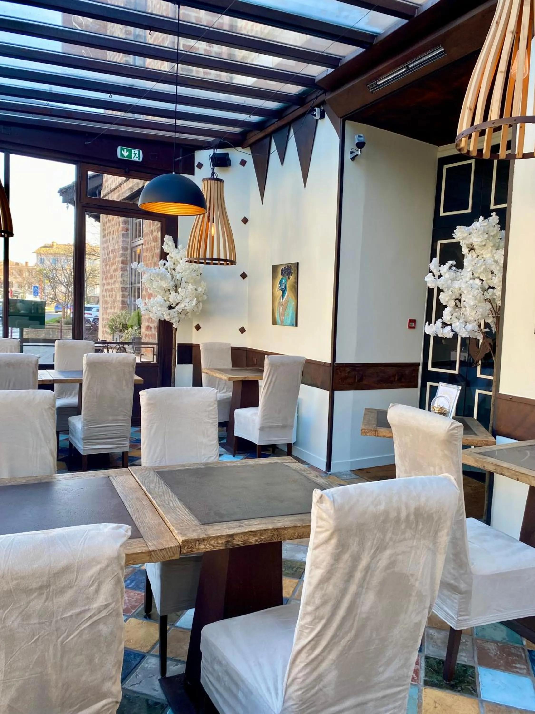 Restaurant/places to eat in Hôtel de la Tour