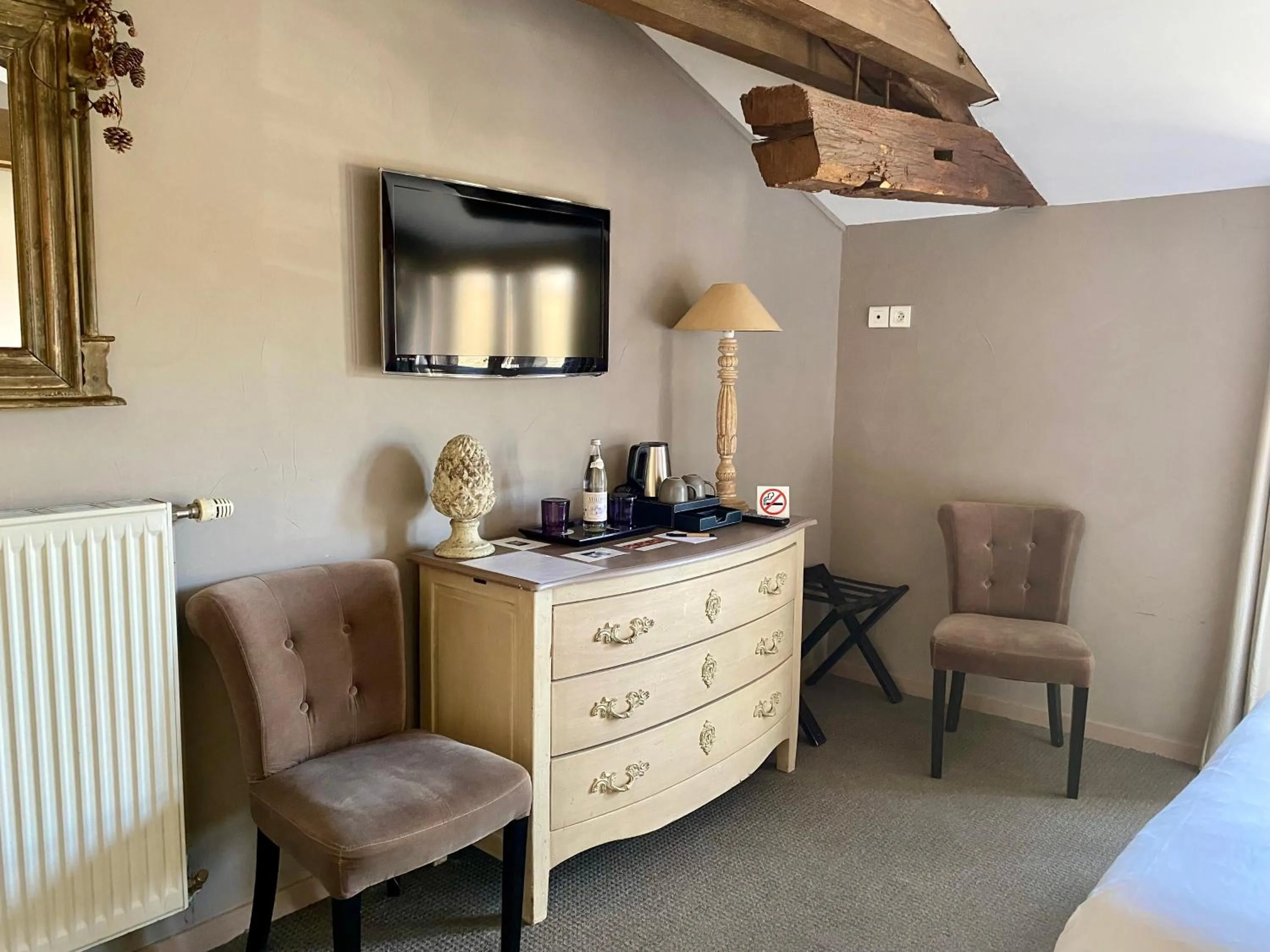 TV and multimedia in Hôtel de la Tour