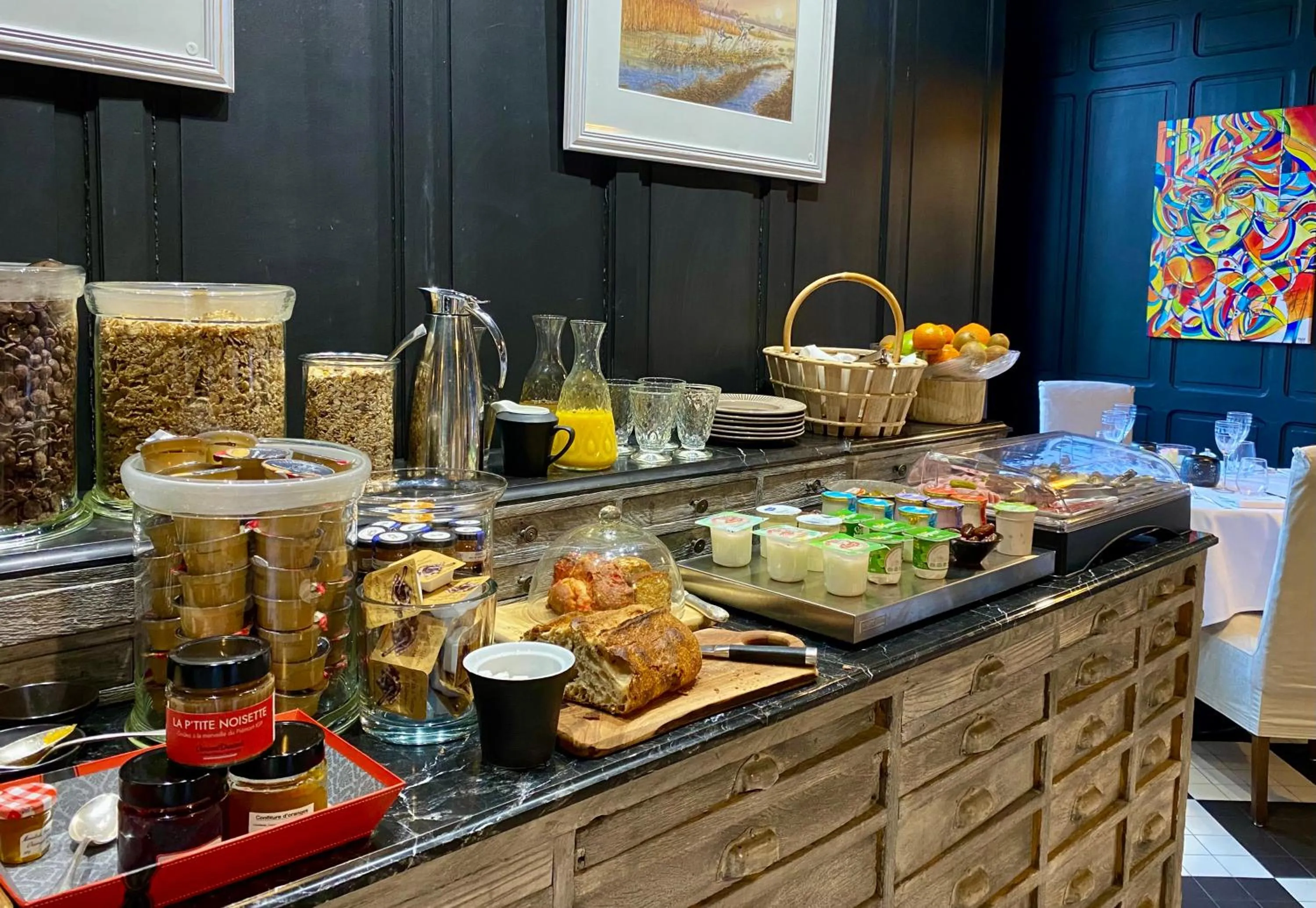 Breakfast in Hôtel de la Tour