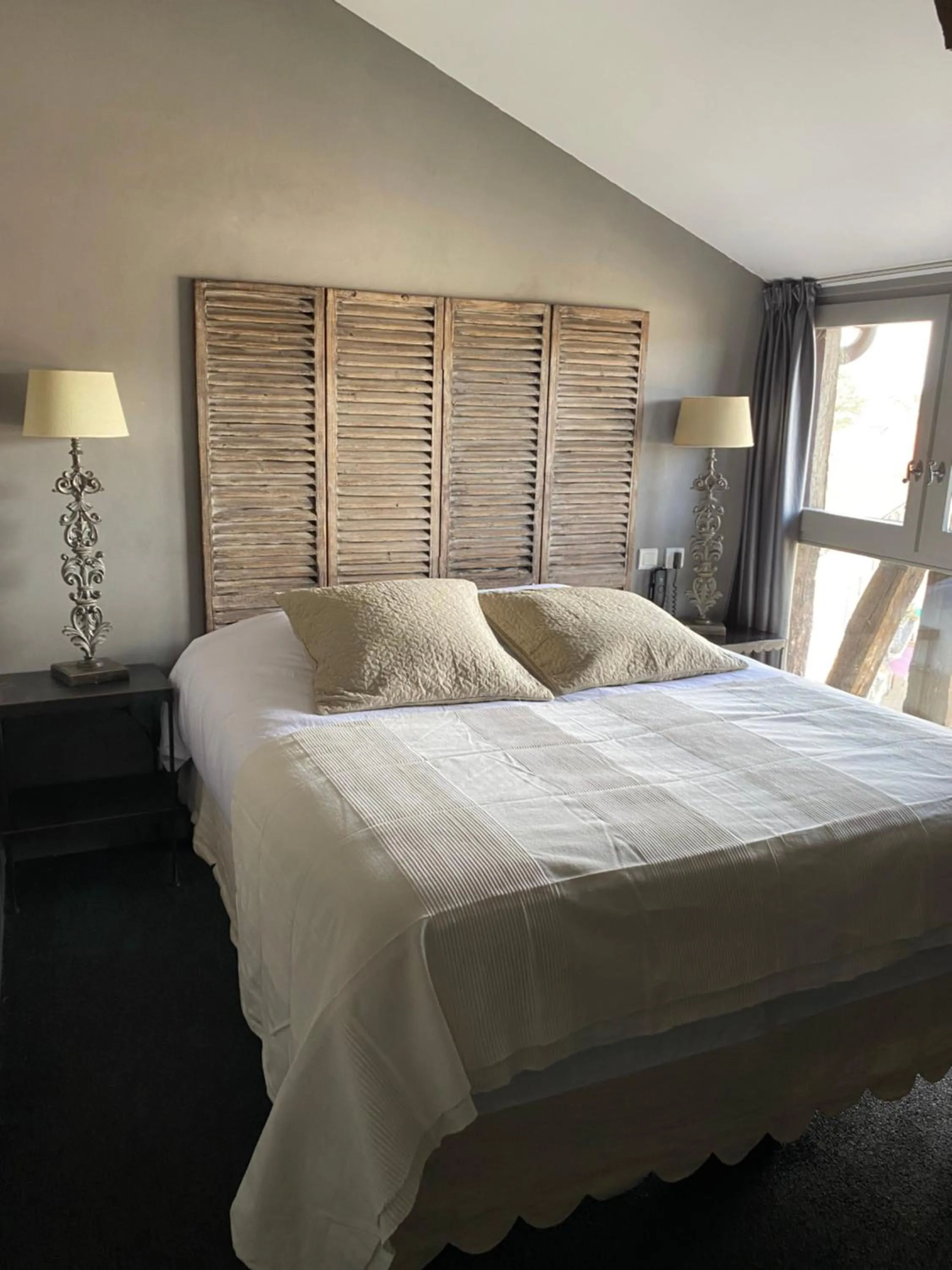 Photo of the whole room, Bed in Hôtel de la Tour