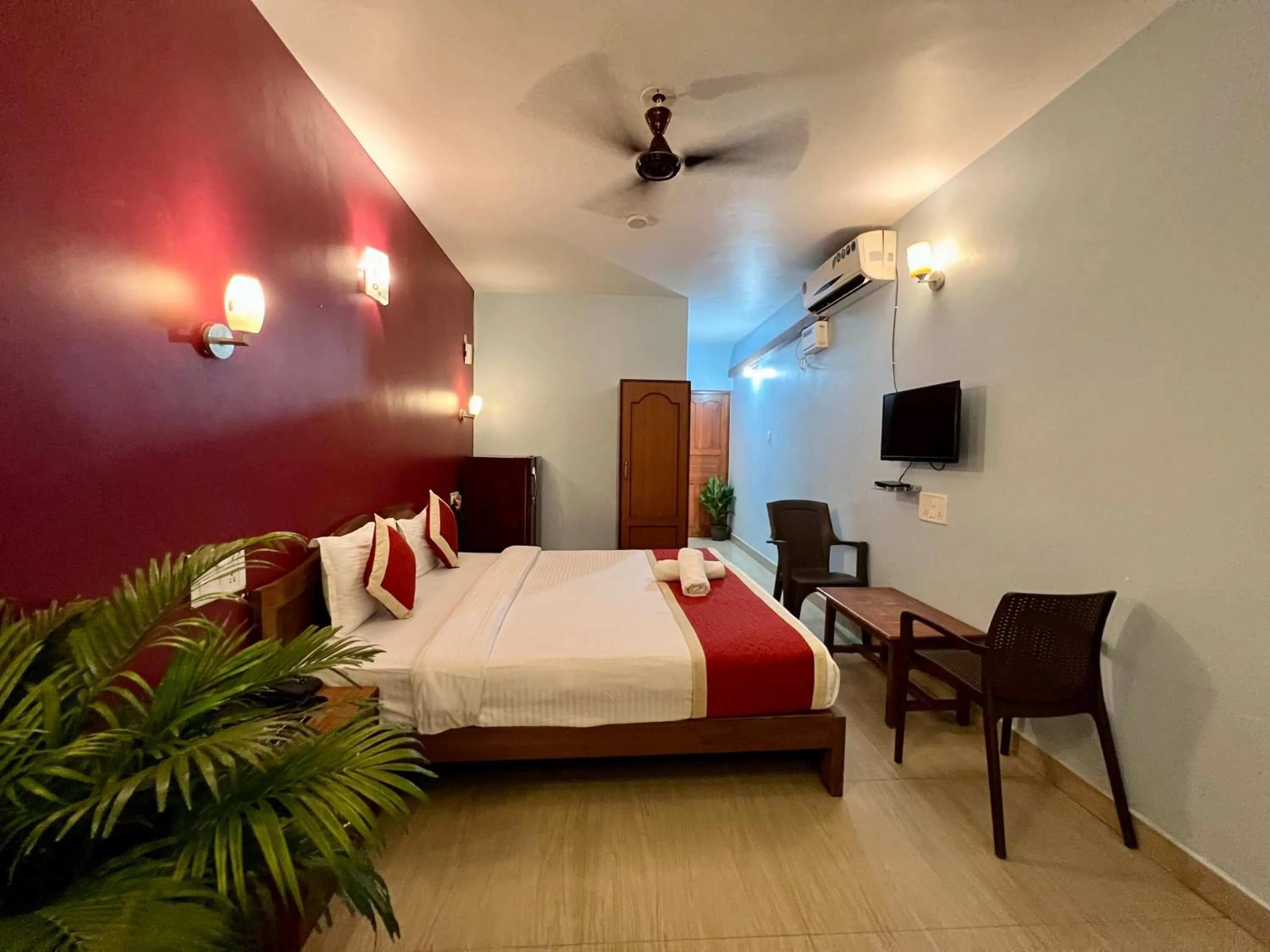 Communal lounge/ TV room, Bed in Baga Beach Myron