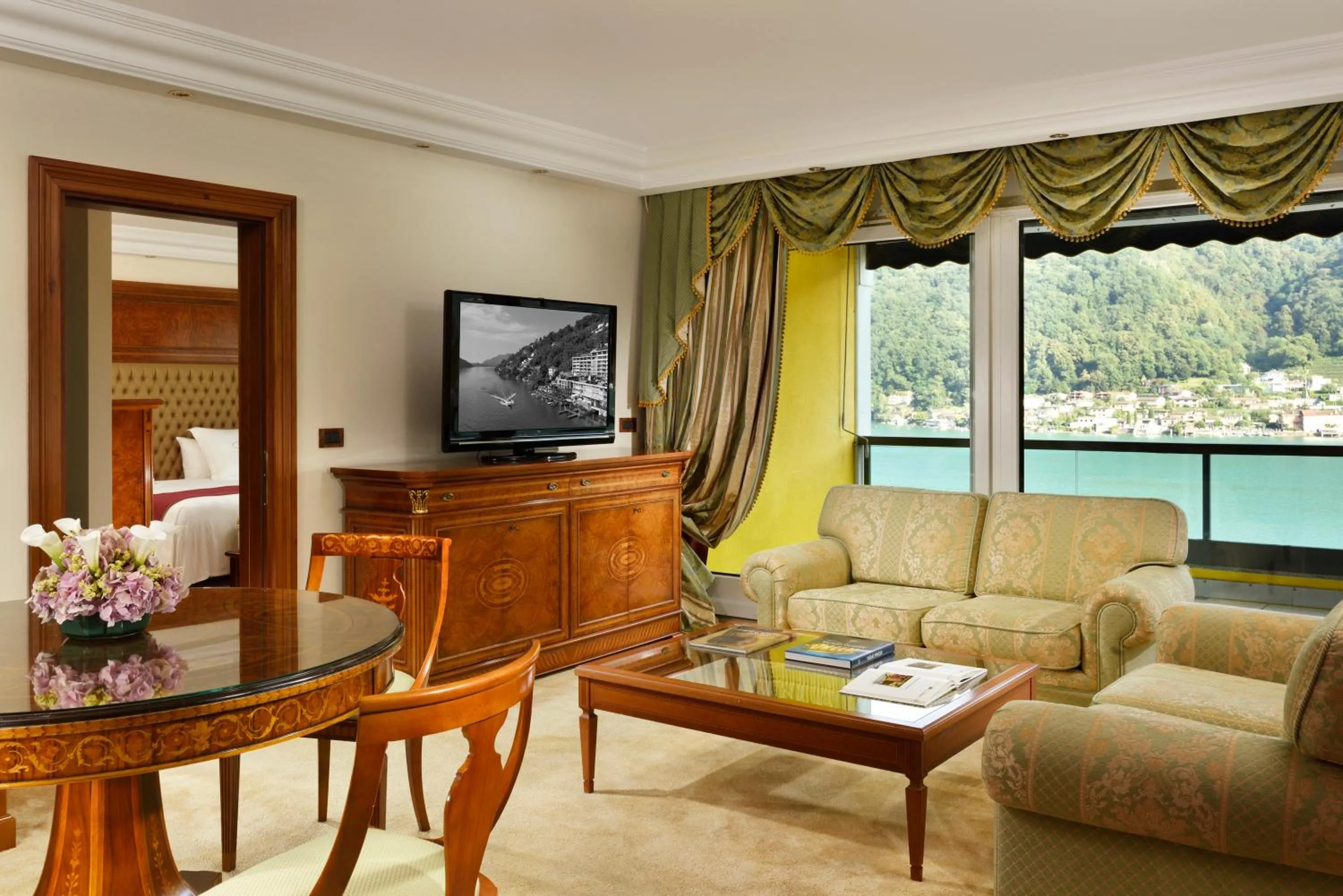TV and multimedia in Swiss Diamond Hotel & Spa