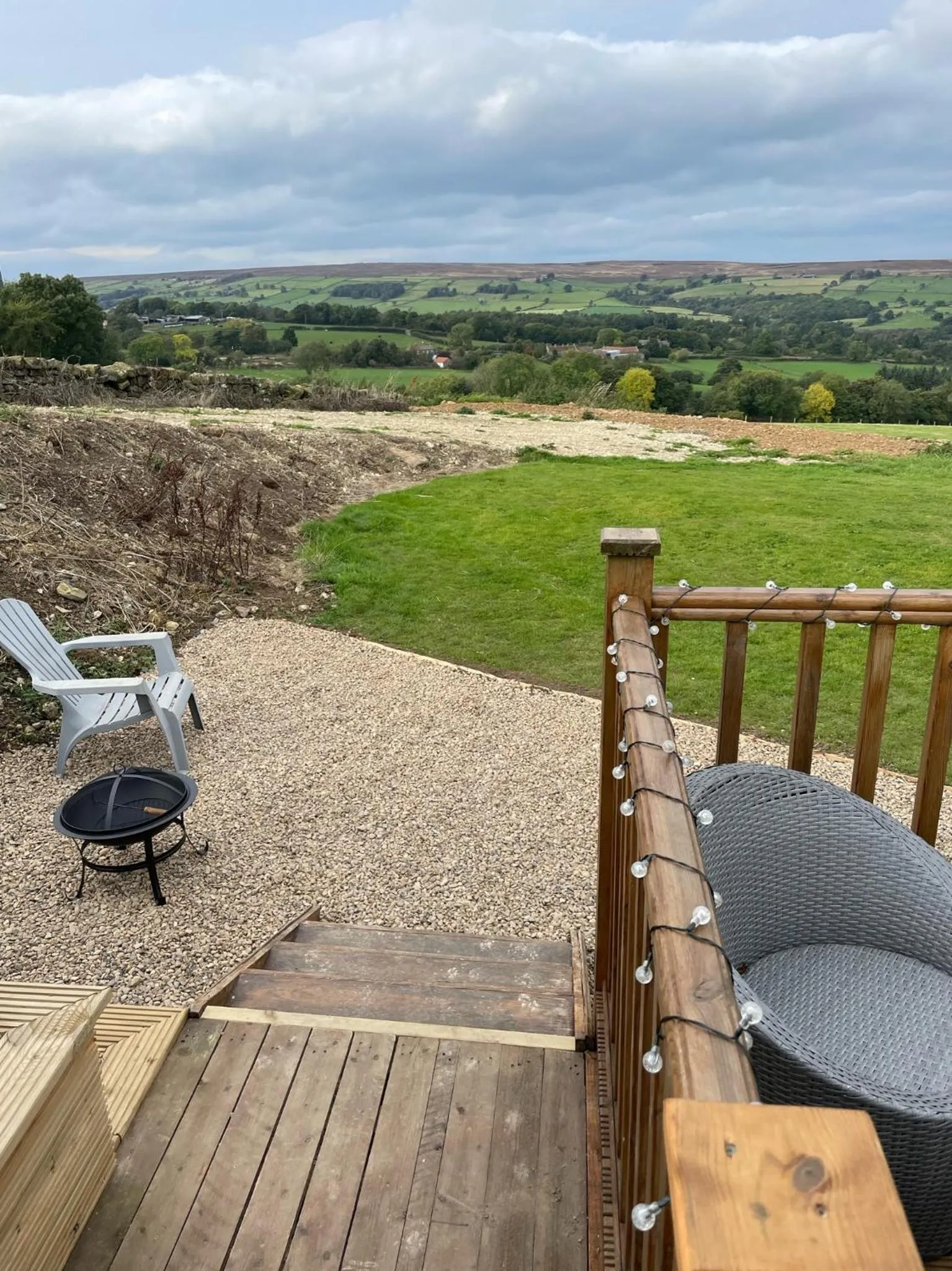 Oakley View Shepherds Hut with hot tub