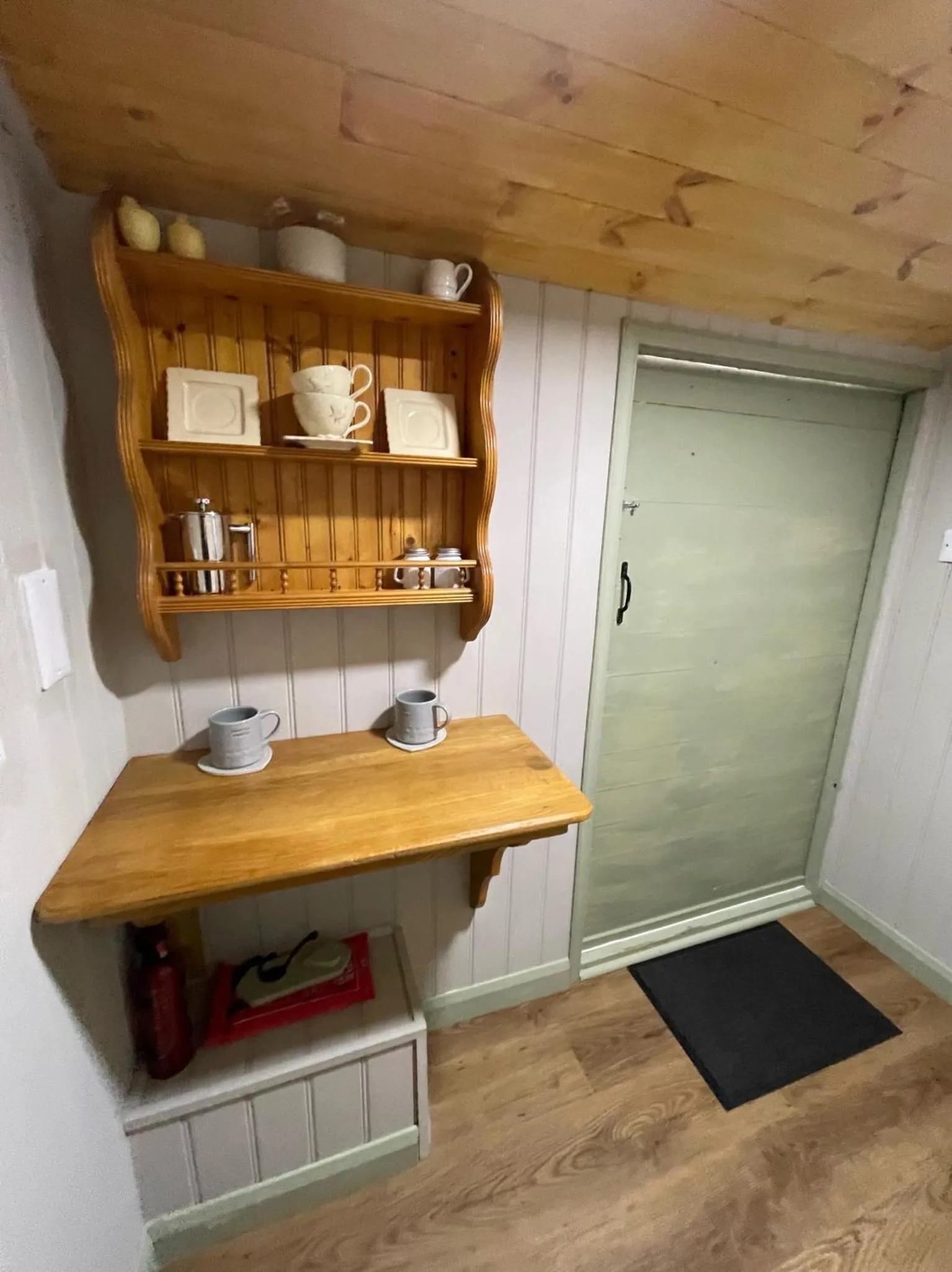 Oakley View Shepherds Hut with hot tub