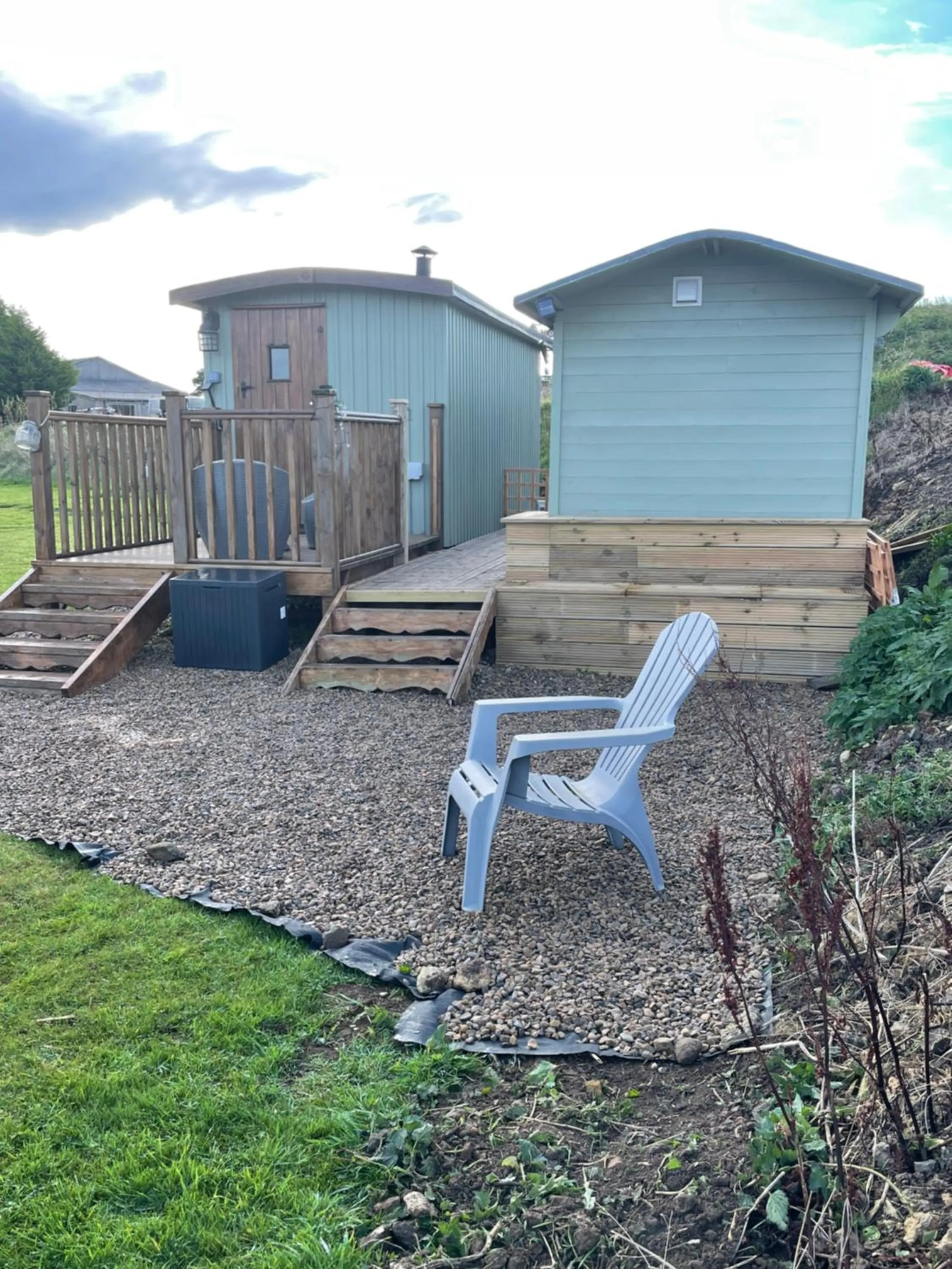 Oakley View Shepherds Hut with hot tub