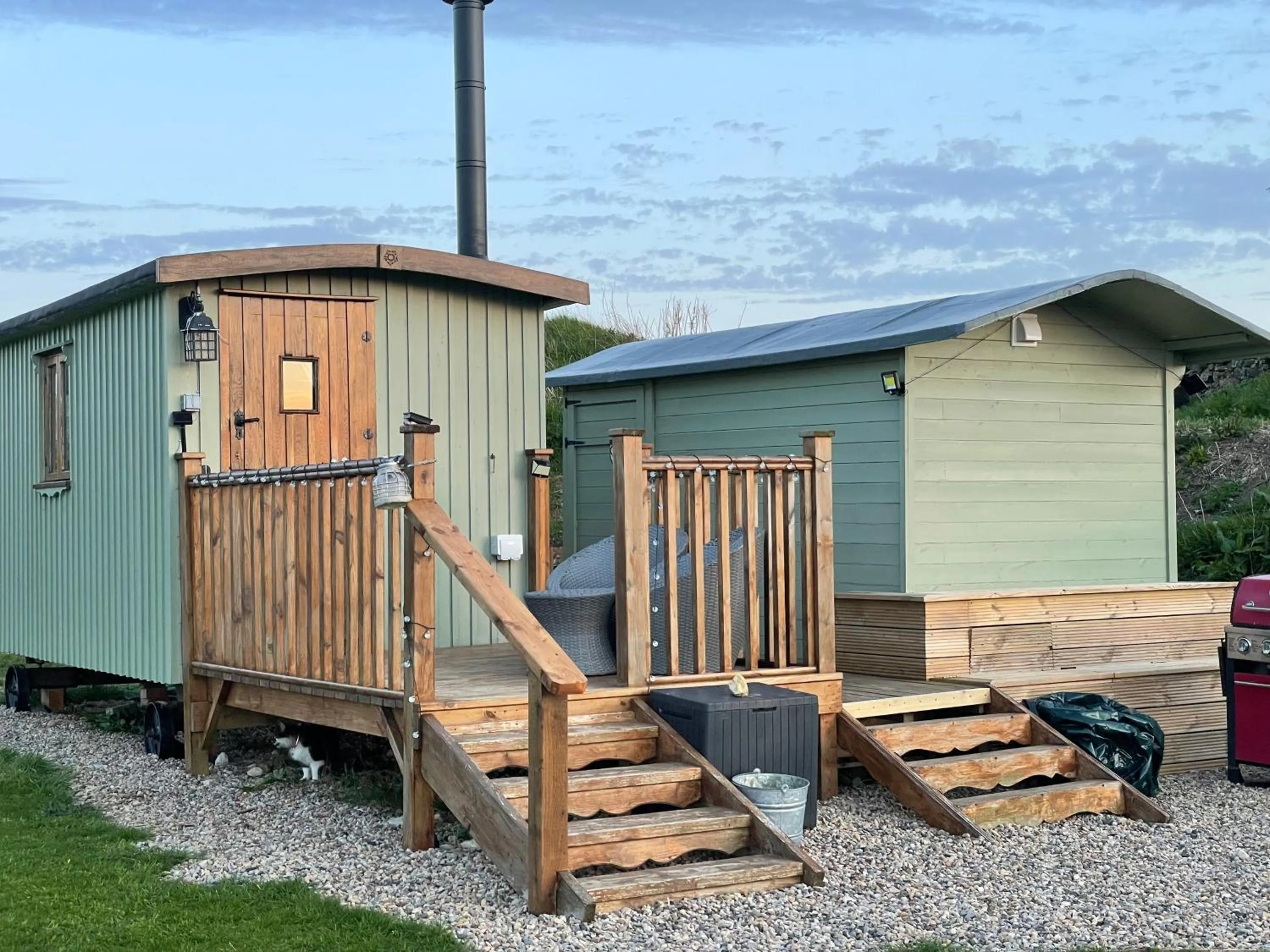 Oakley View Shepherds Hut with hot tub