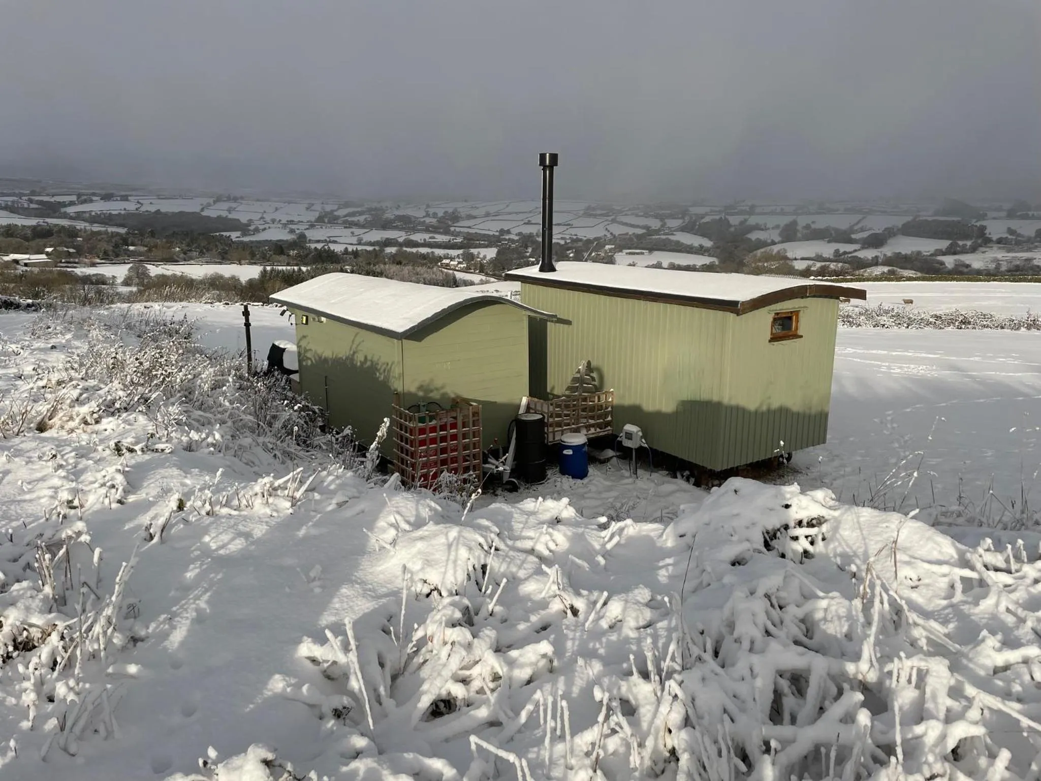 Oakley View Shepherds Hut with hot tub