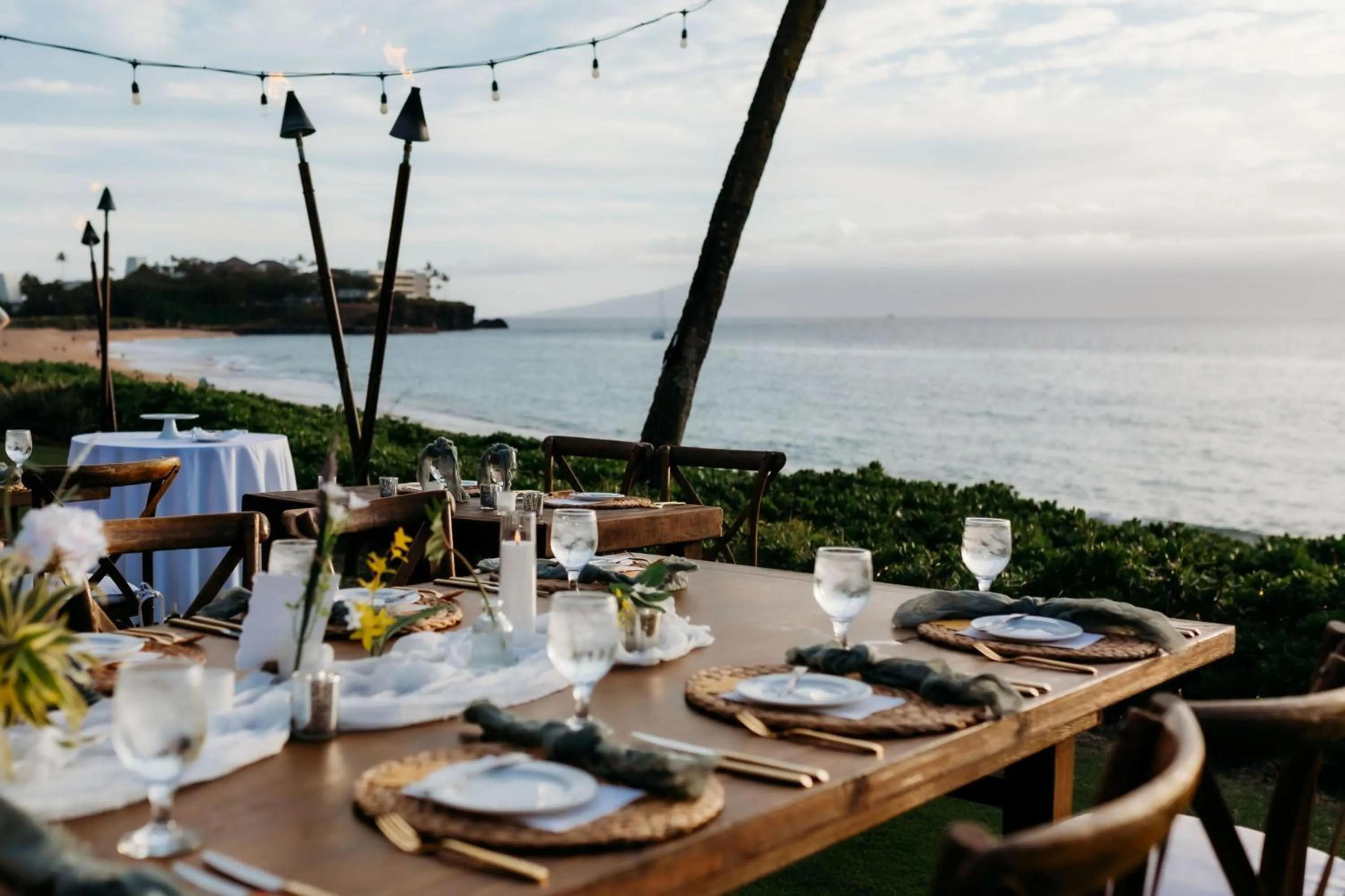 Dining area in Royal Lahaina Resort & Bungalows