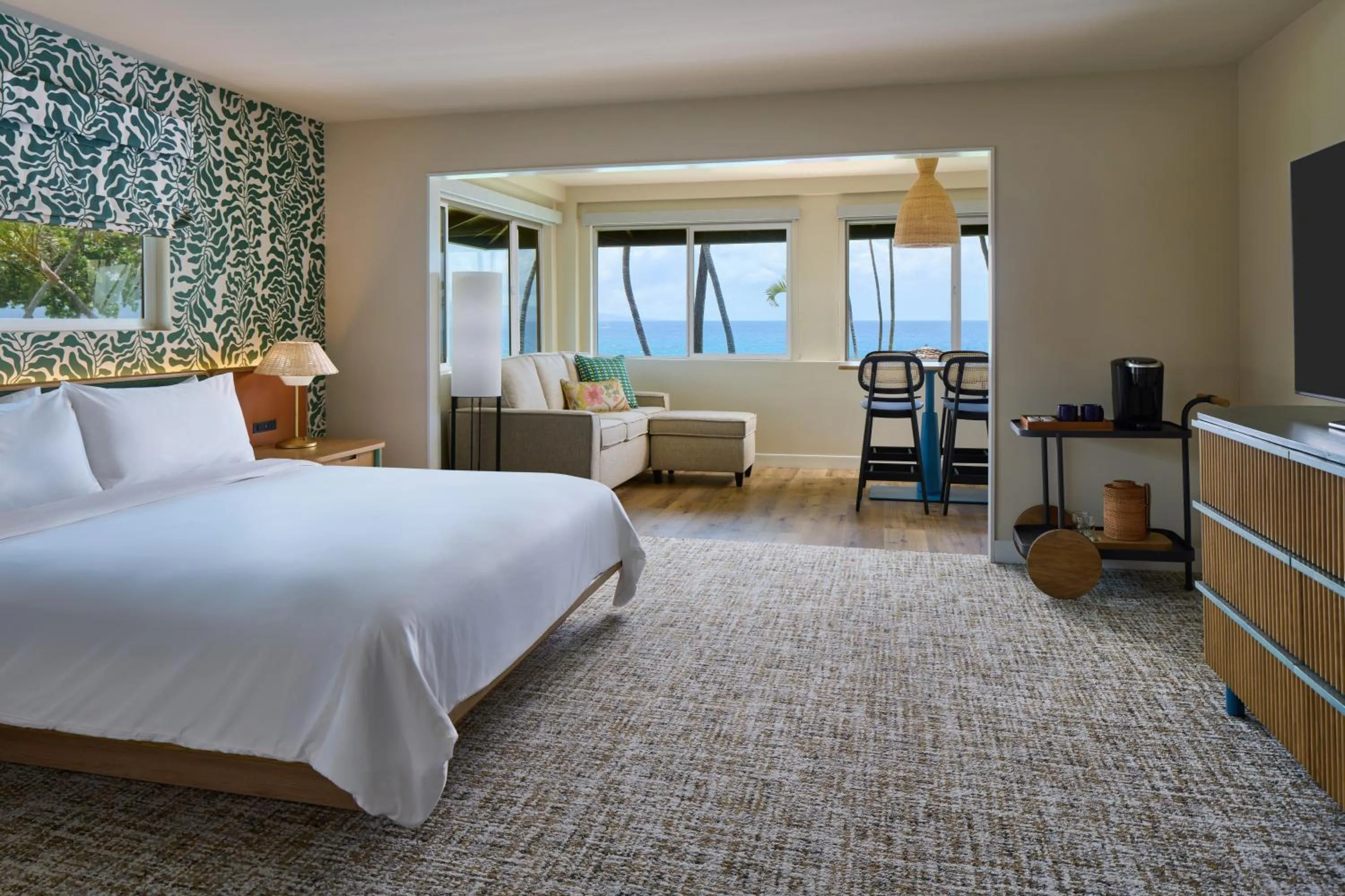 Bed in Royal Lahaina Resort & Bungalows