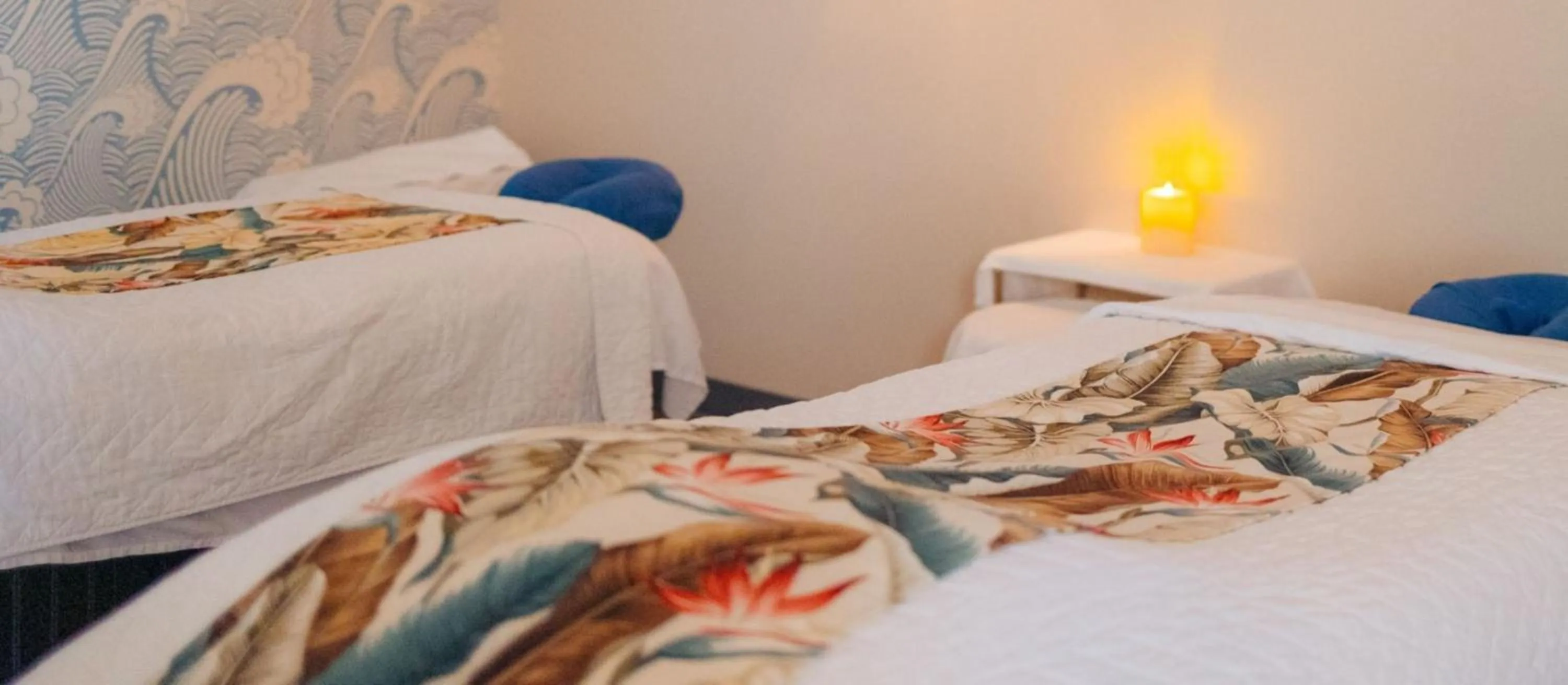 Massage, Bed in Royal Lahaina Resort & Bungalows