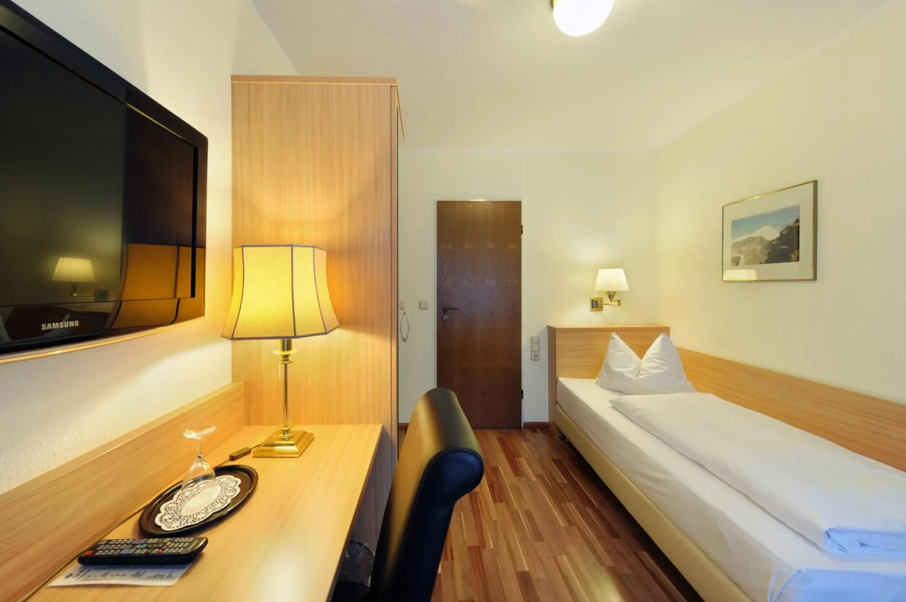 Bedroom, Bed in Bellevue Hotel