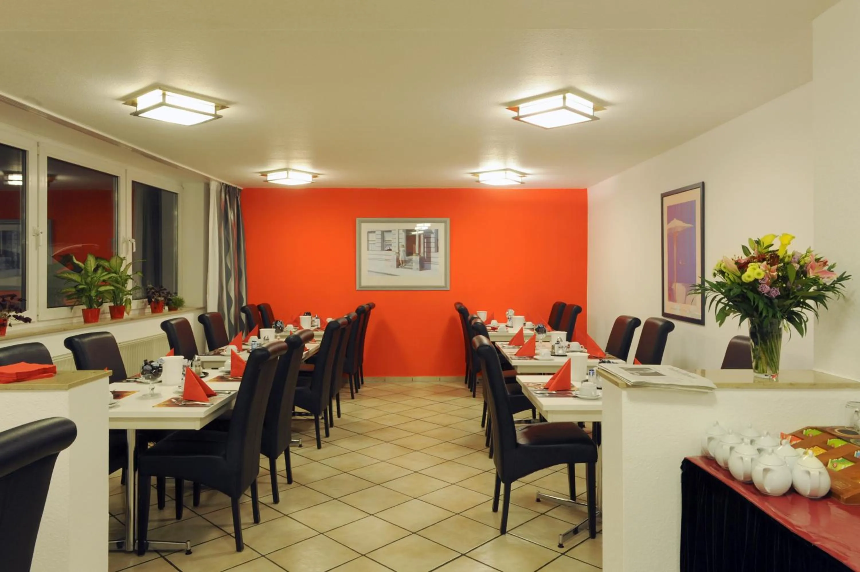 Restaurant/places to eat in Bellevue Hotel