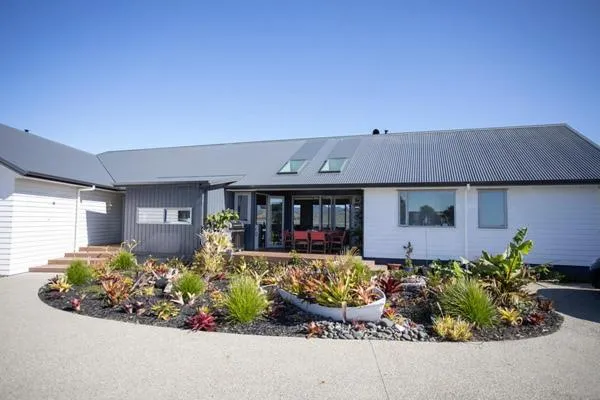 Property building in The Matarangi B & B