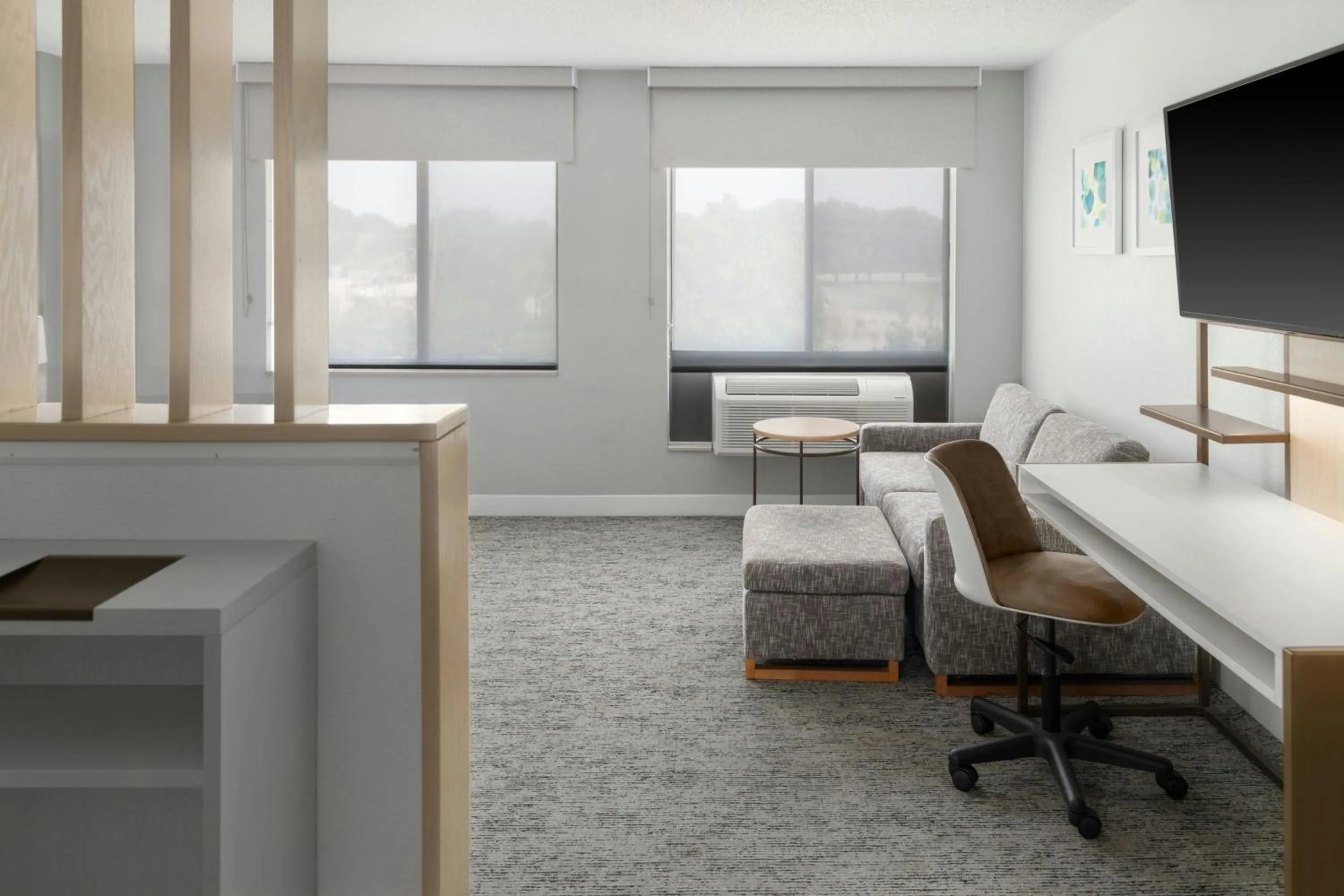 Living room, Bed in TownePlace Suites Detroit Warren