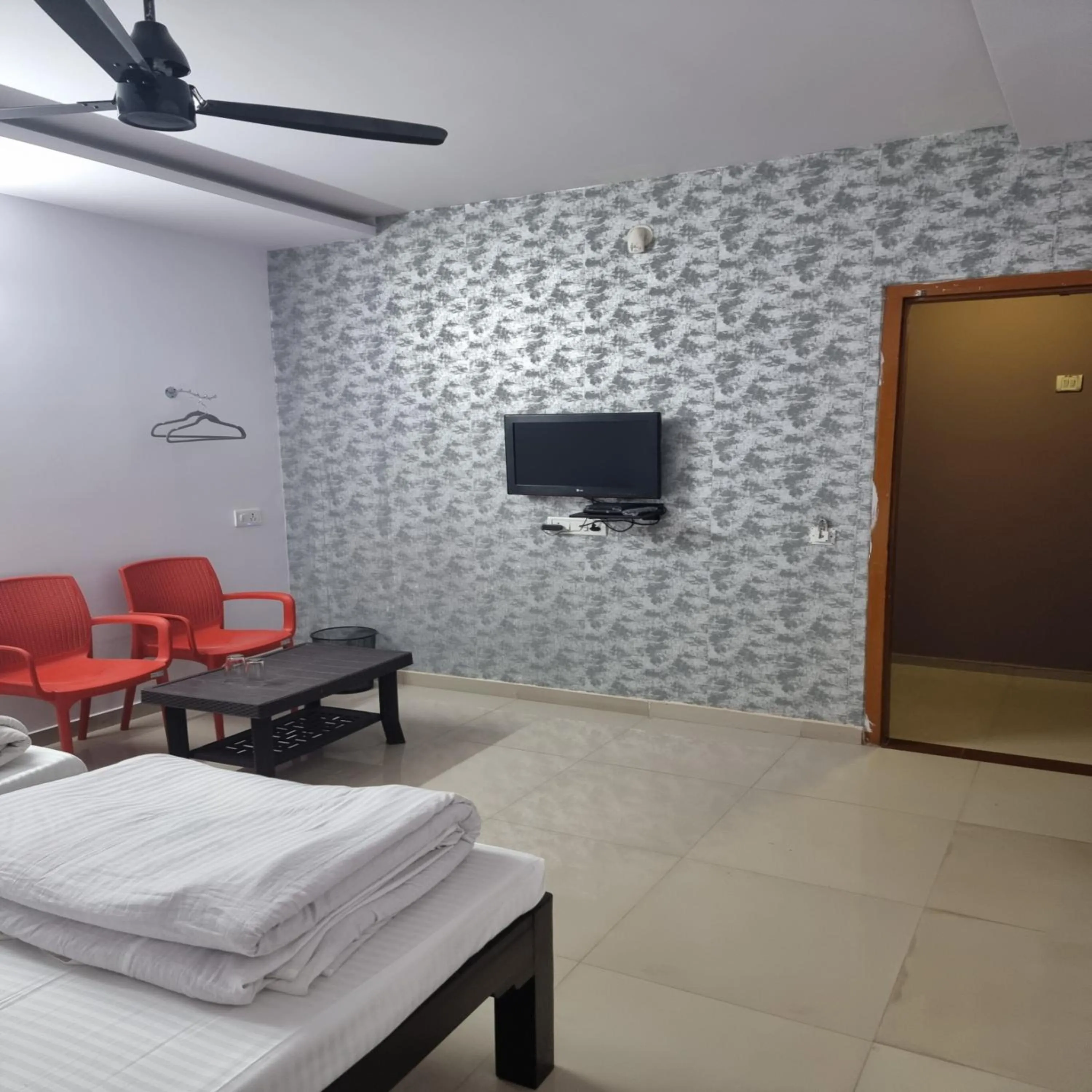 TV and multimedia in Shivani Inn Hotel & Banquet