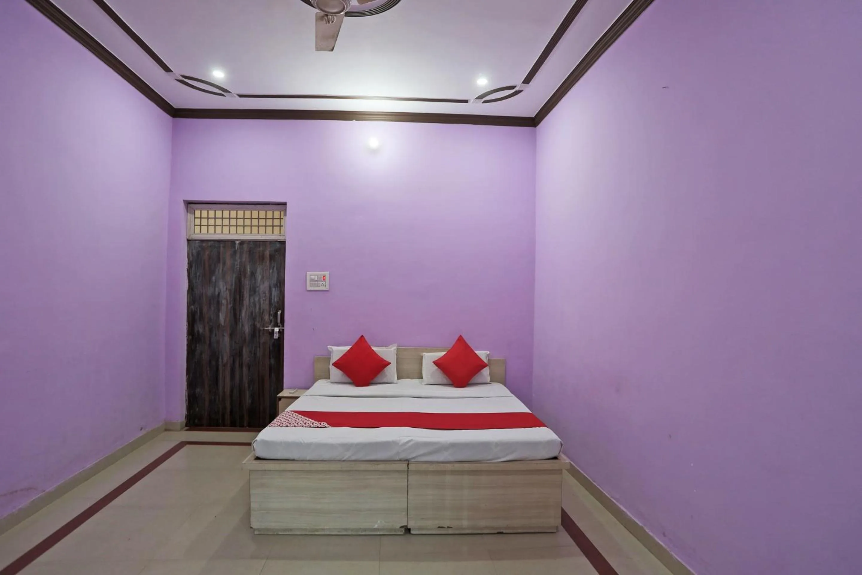 Bedroom in Hotel O Surprise Farm House