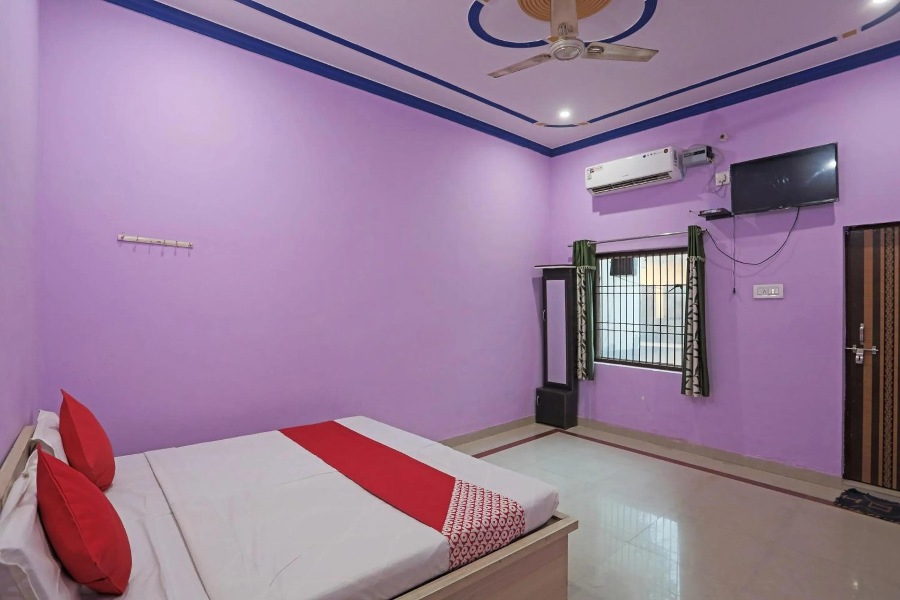 Bedroom, Bed in Hotel O Surprise Farm House