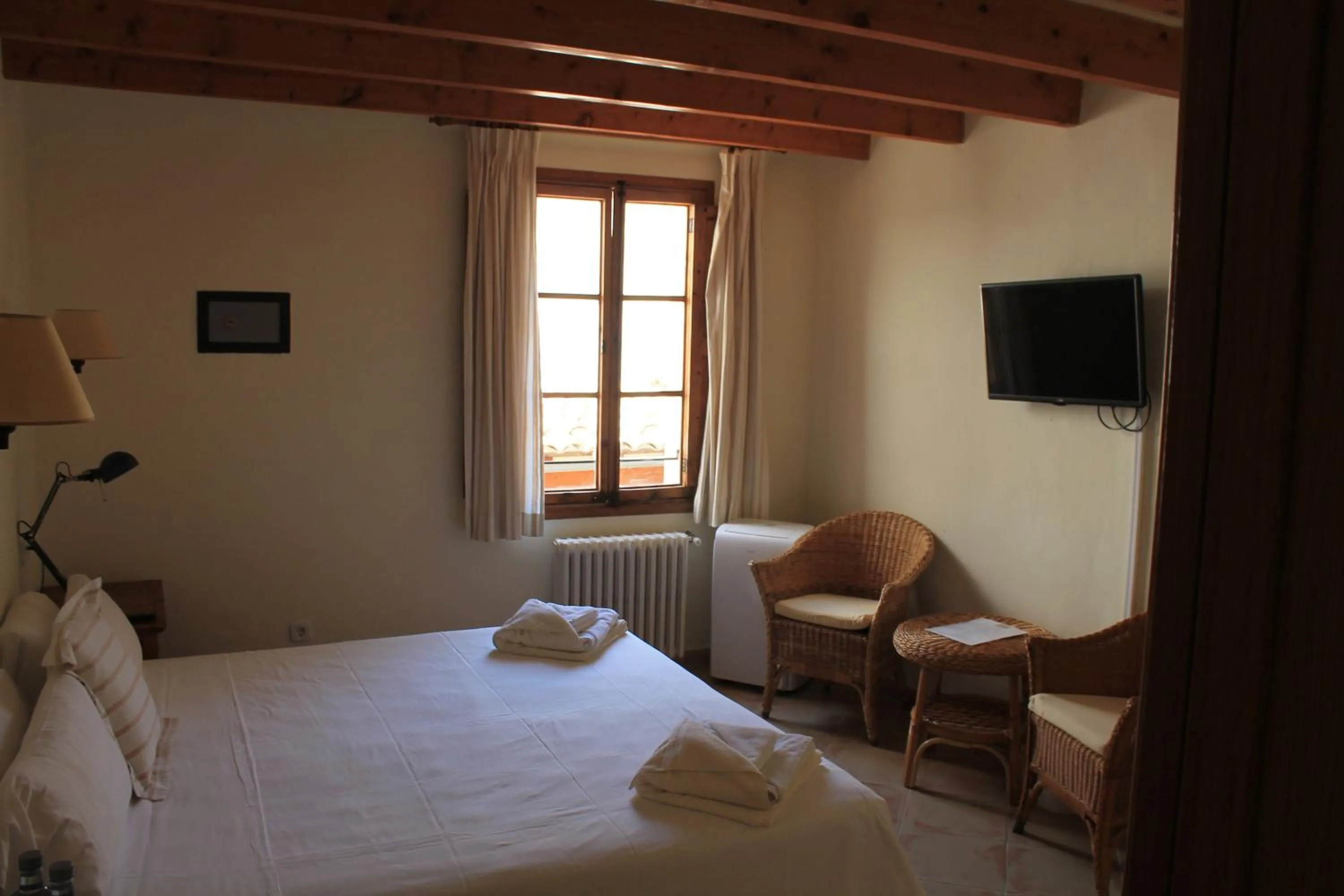 TV and multimedia, Bed in Hotel Rural Nou Dalt Muntanya