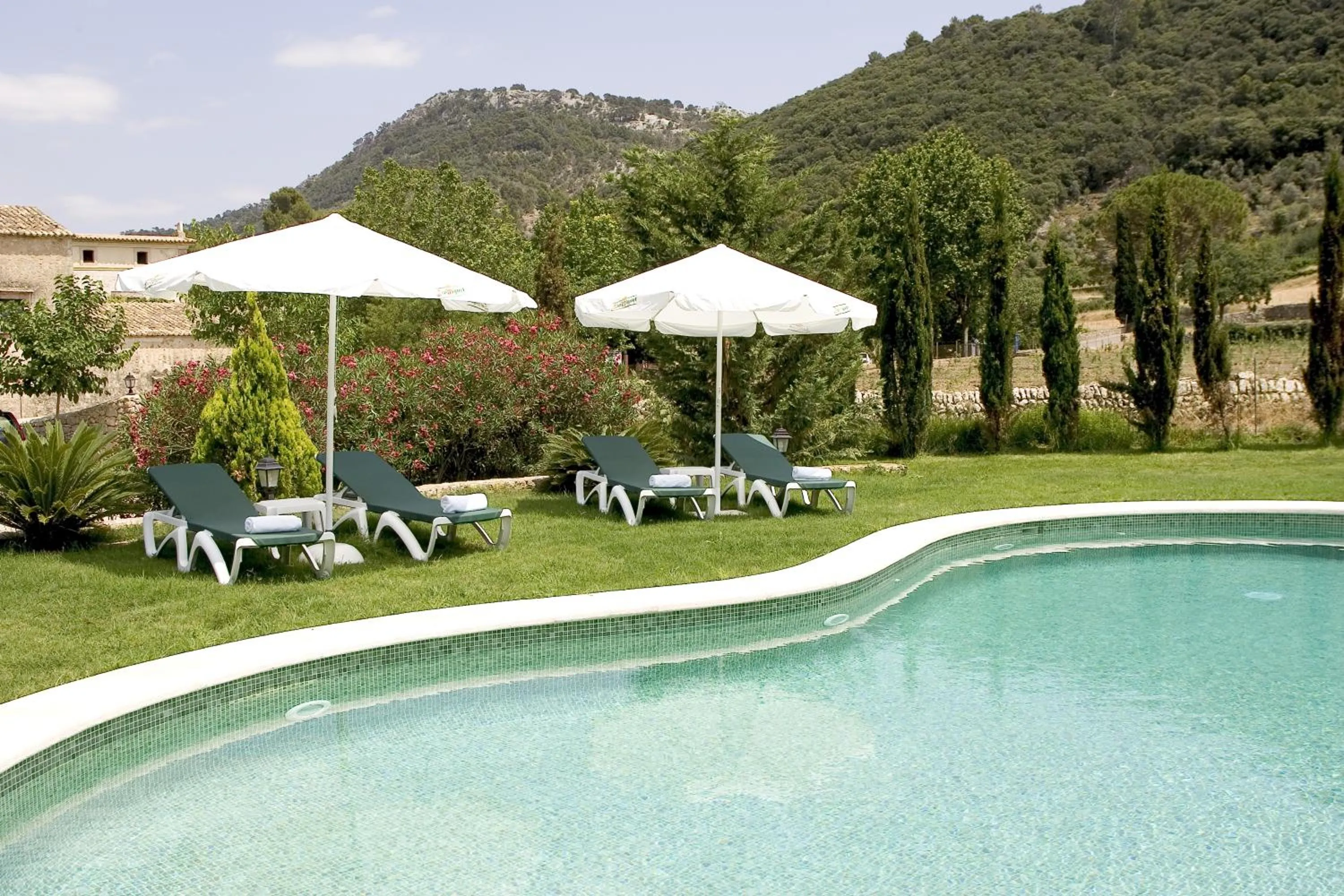 Garden in Hotel Rural Nou Dalt Muntanya