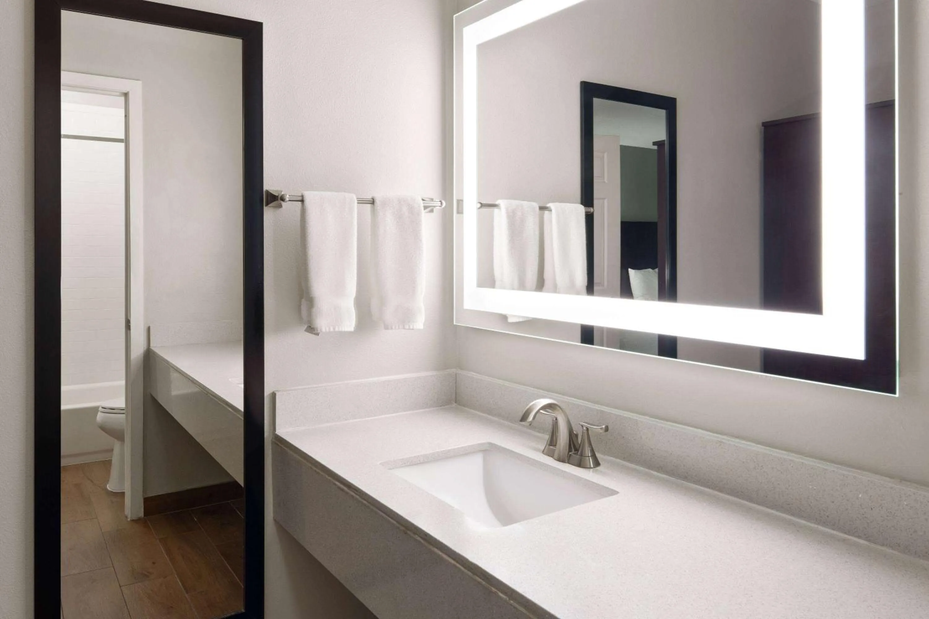 Photo of the whole room in Wingate by Wyndham Cedar City